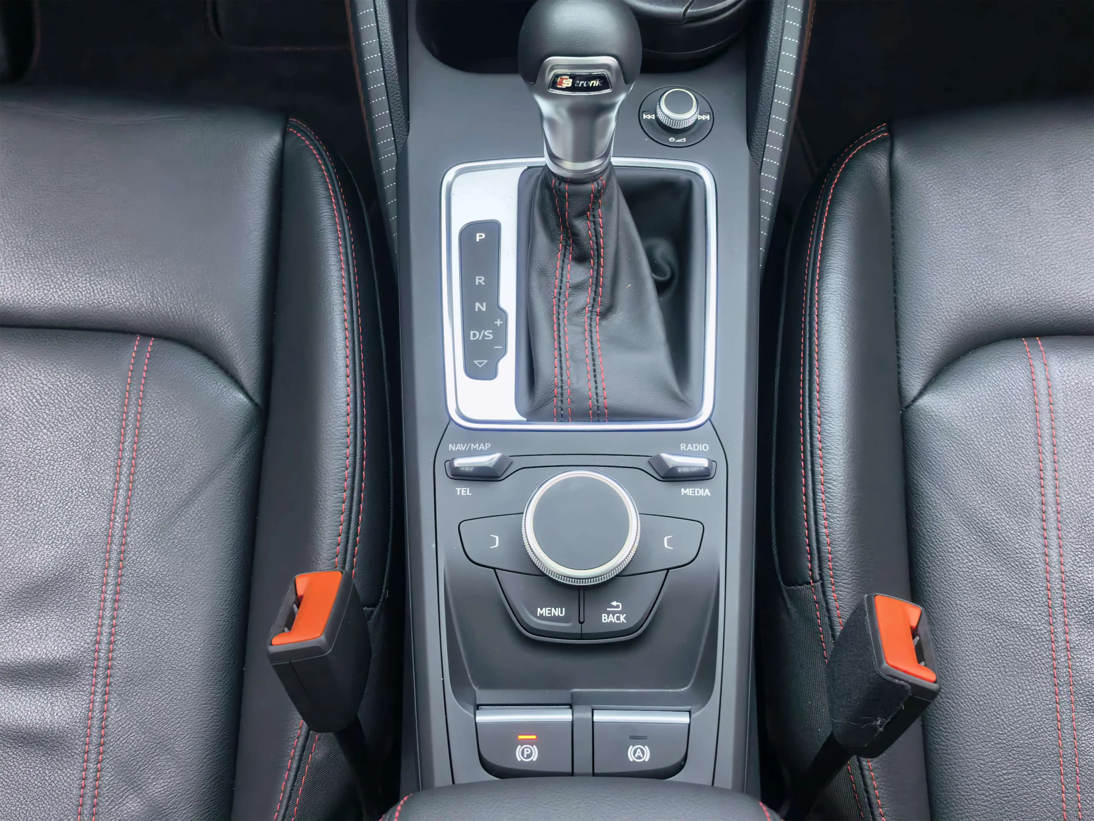 Audi Q2L 2023 г. 13030 км. — фото 21