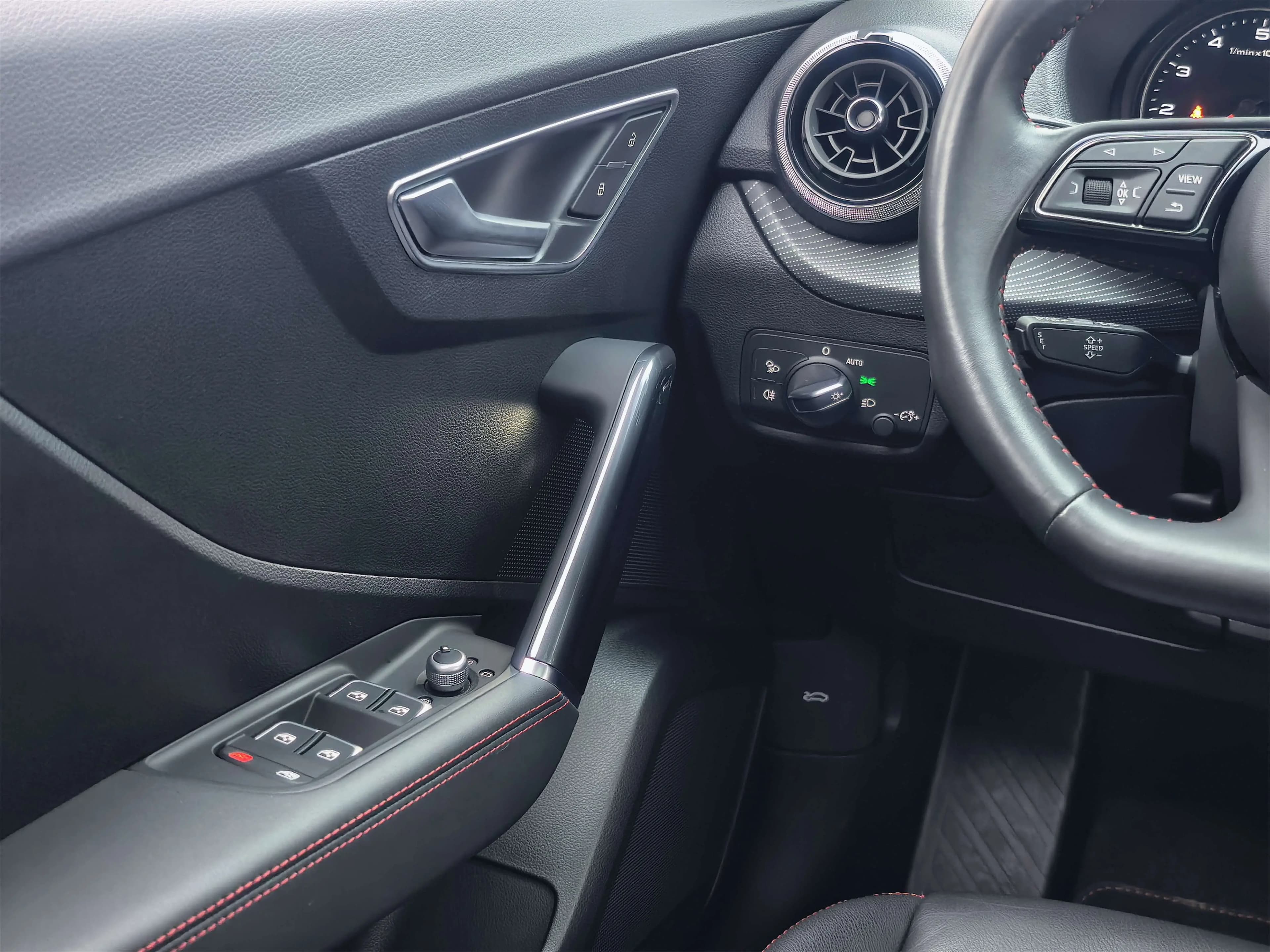 Audi Q2L 2023 г. 13030 км. — фото 25
