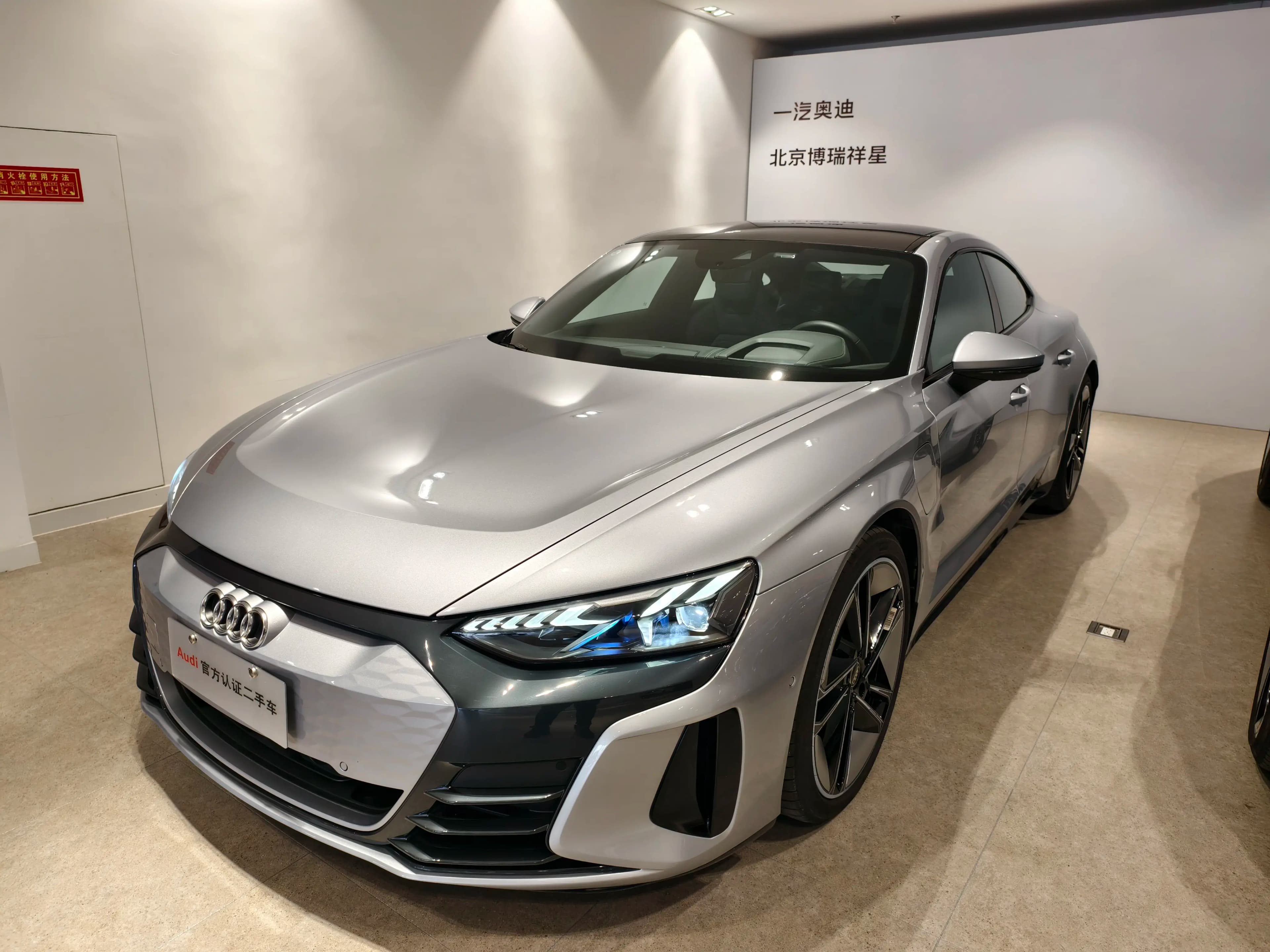 Audi e-tron GT 2024 г. 4628 км.