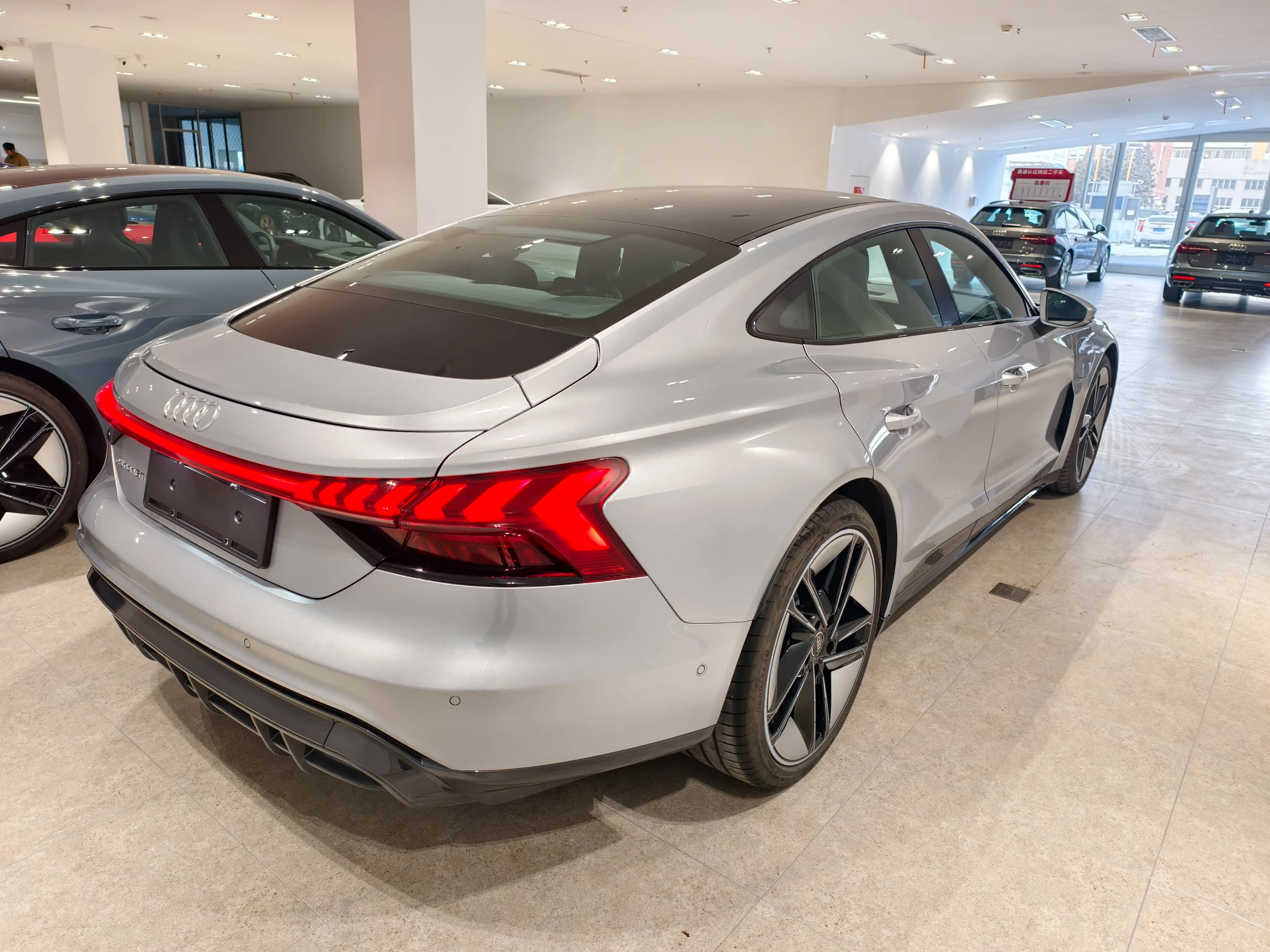 Audi e-tron GT 2024 г. 4628 км. — фото 4