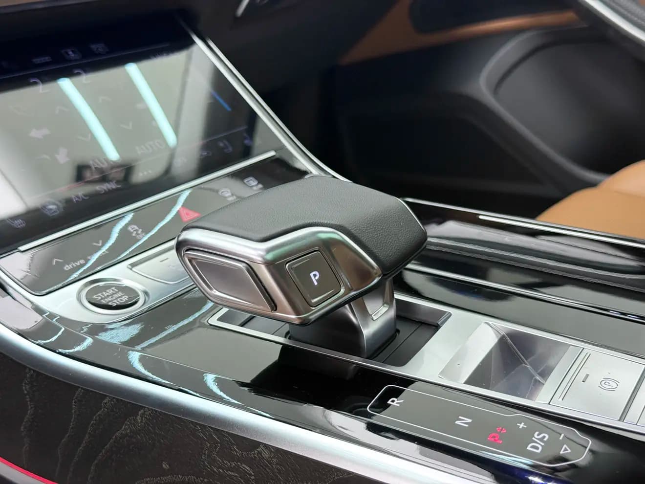Audi A8 2024 г. 42024 км. — фото 15