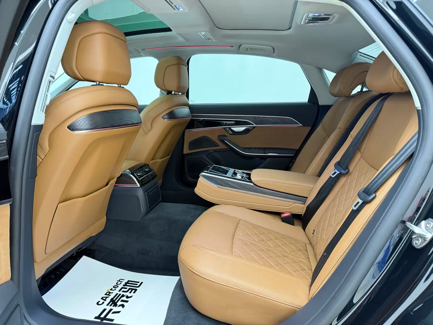 Audi A8 2024 г. 42024 км. — фото 18