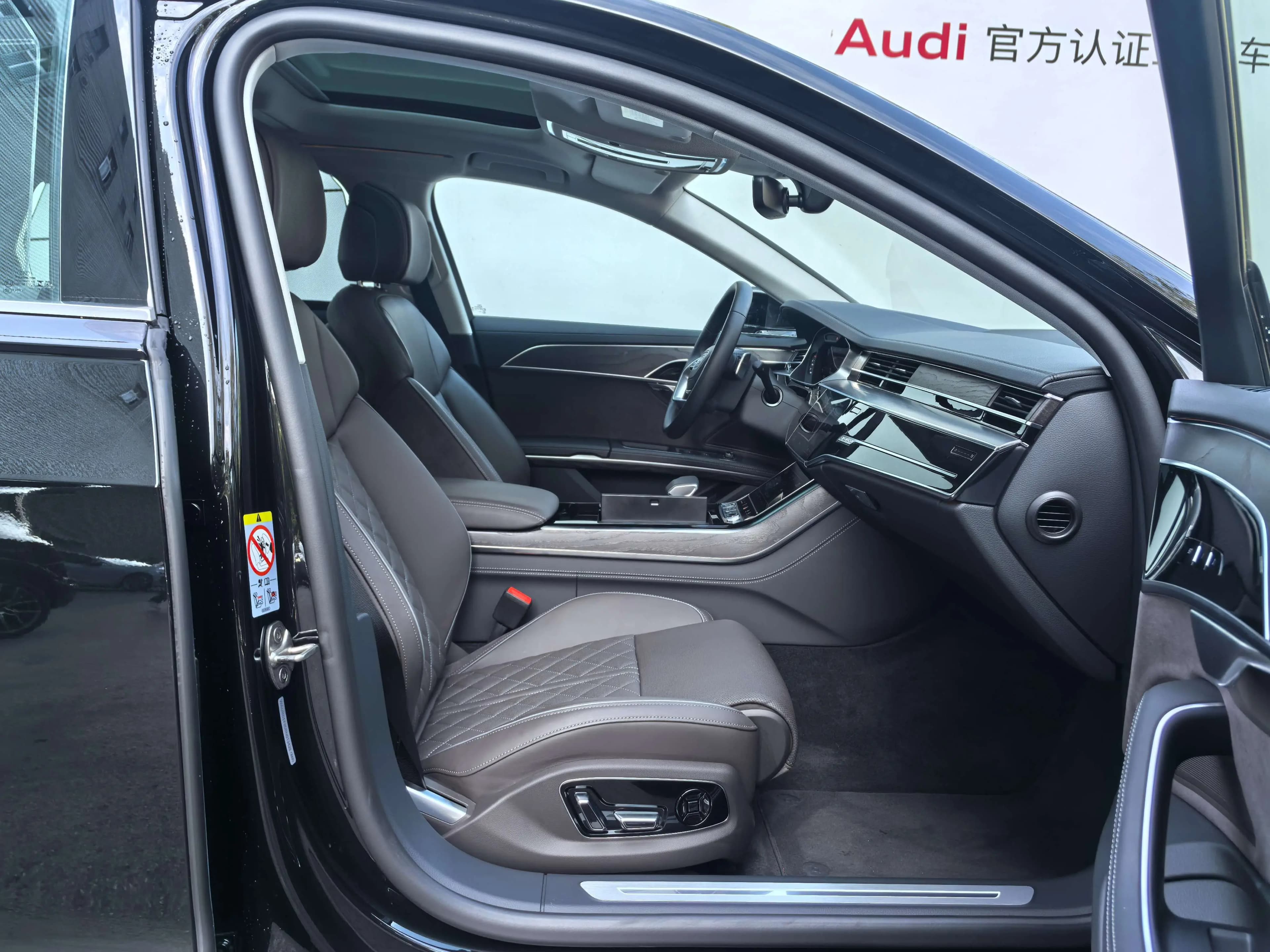 Audi A8 2024 г. 2220 км. — фото 25
