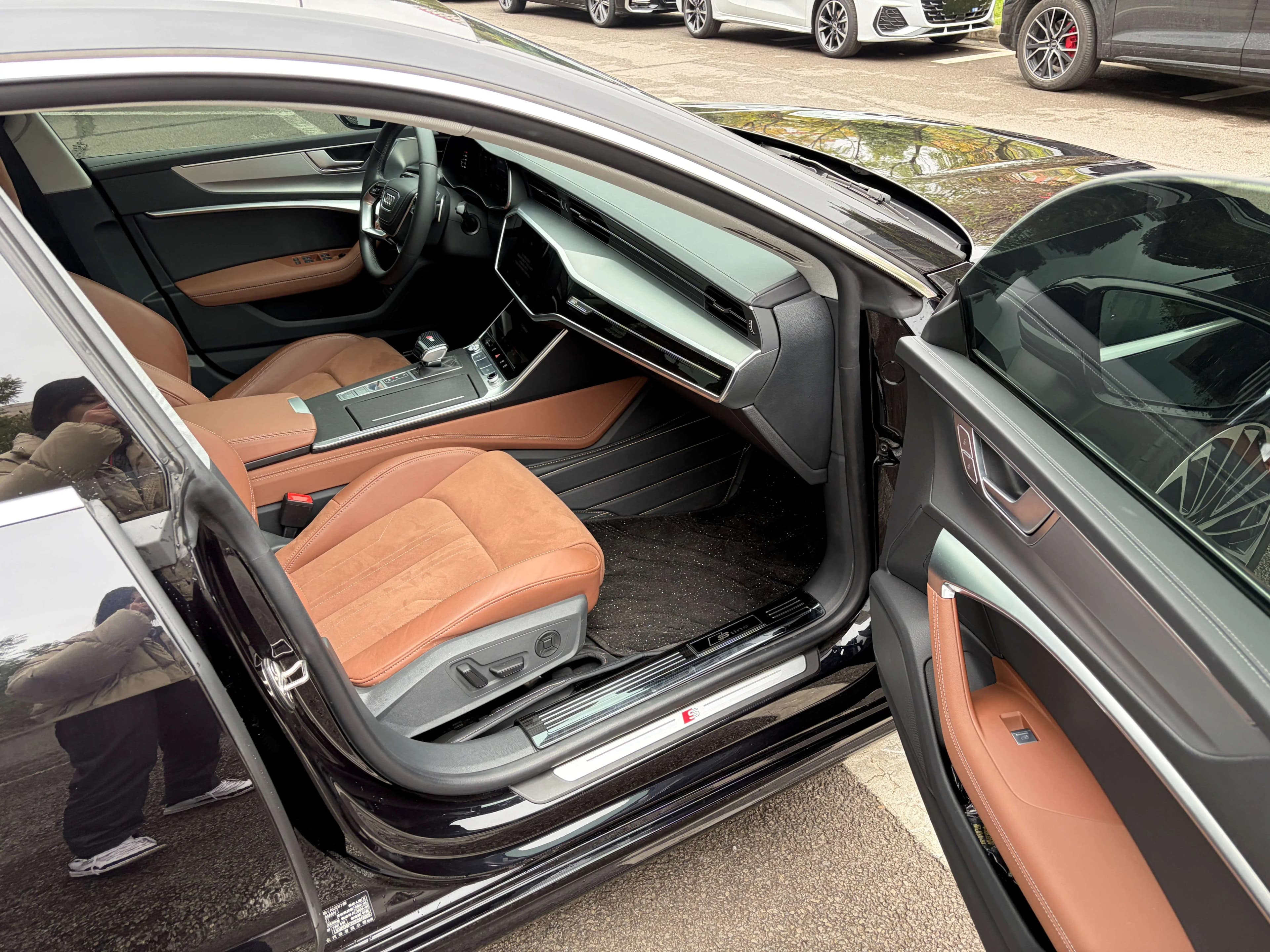 Audi A7L 2024 г. 15079 км. — фото 17