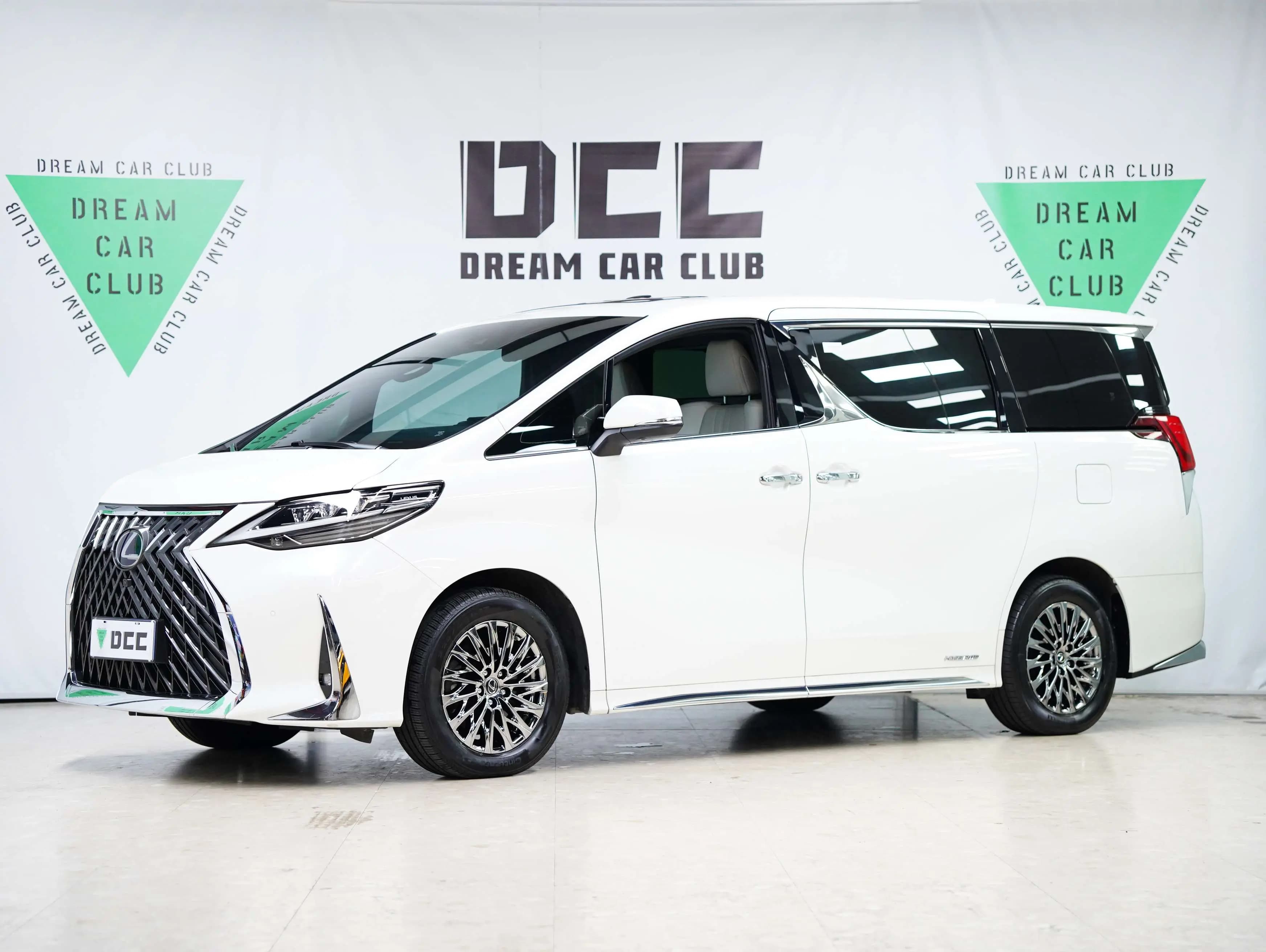 Lexus LM 2022 г. 136088 км.