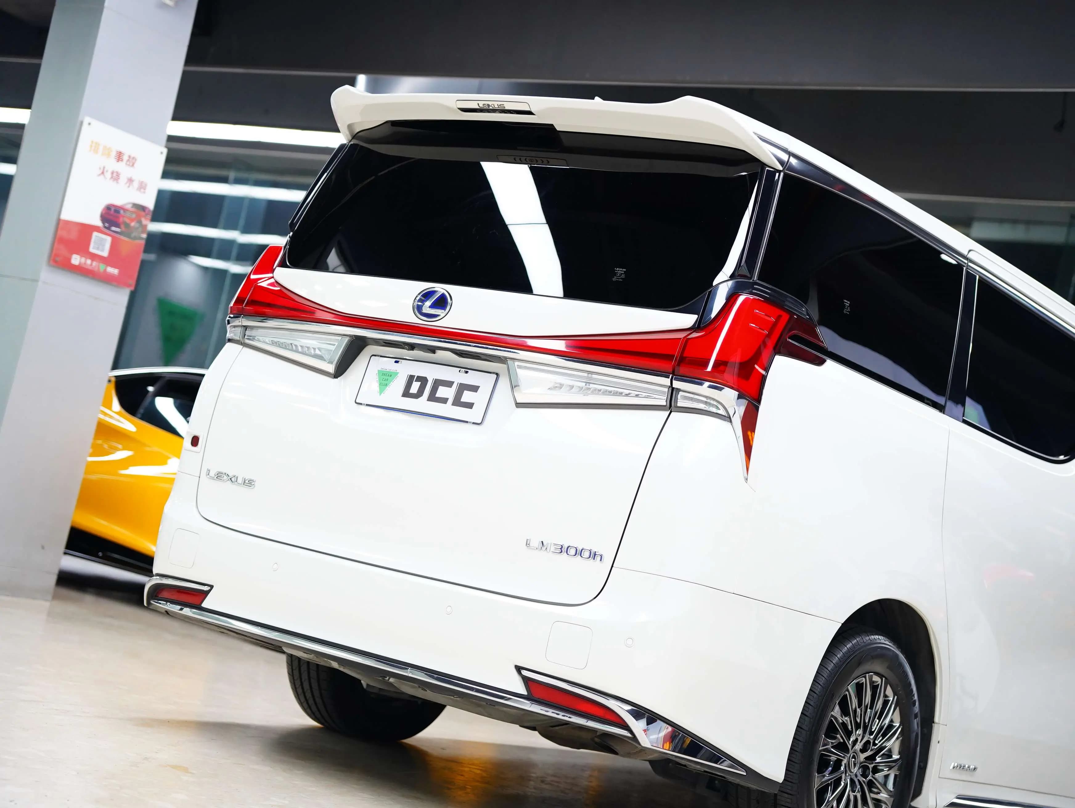 Lexus LM 2022 г. 136088 км. — фото 13