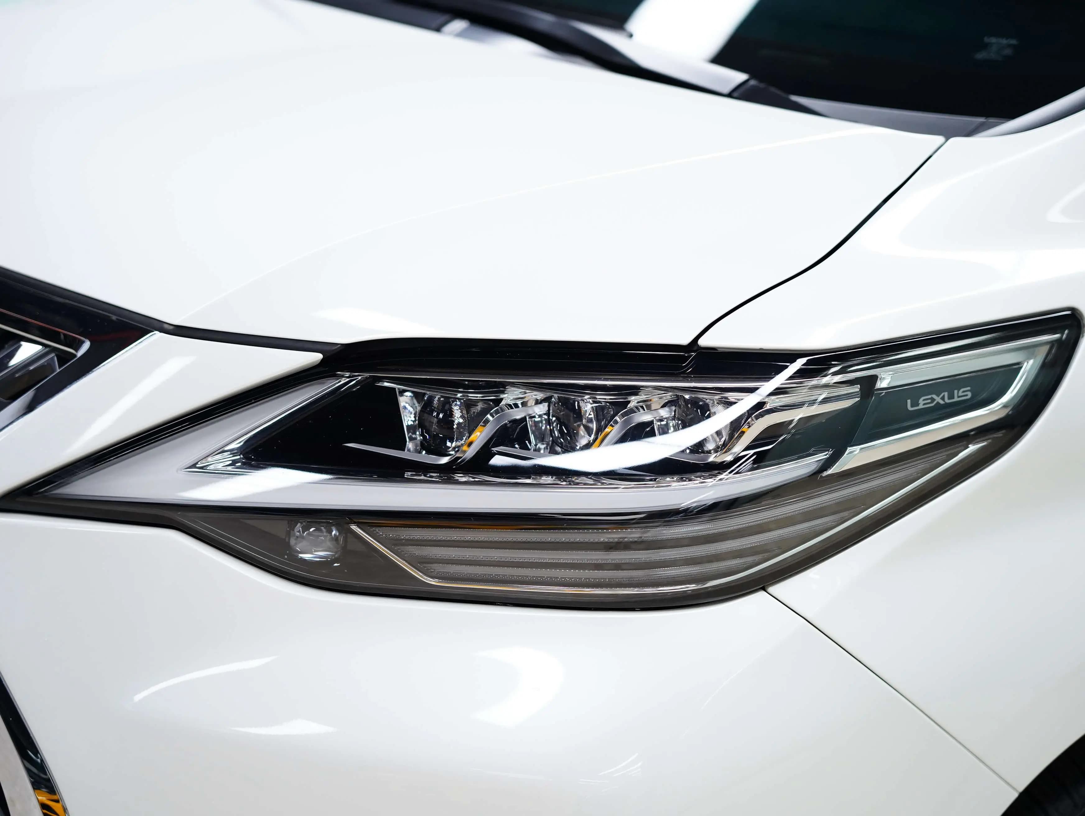 Lexus LM 2022 г. 136088 км. — фото 14