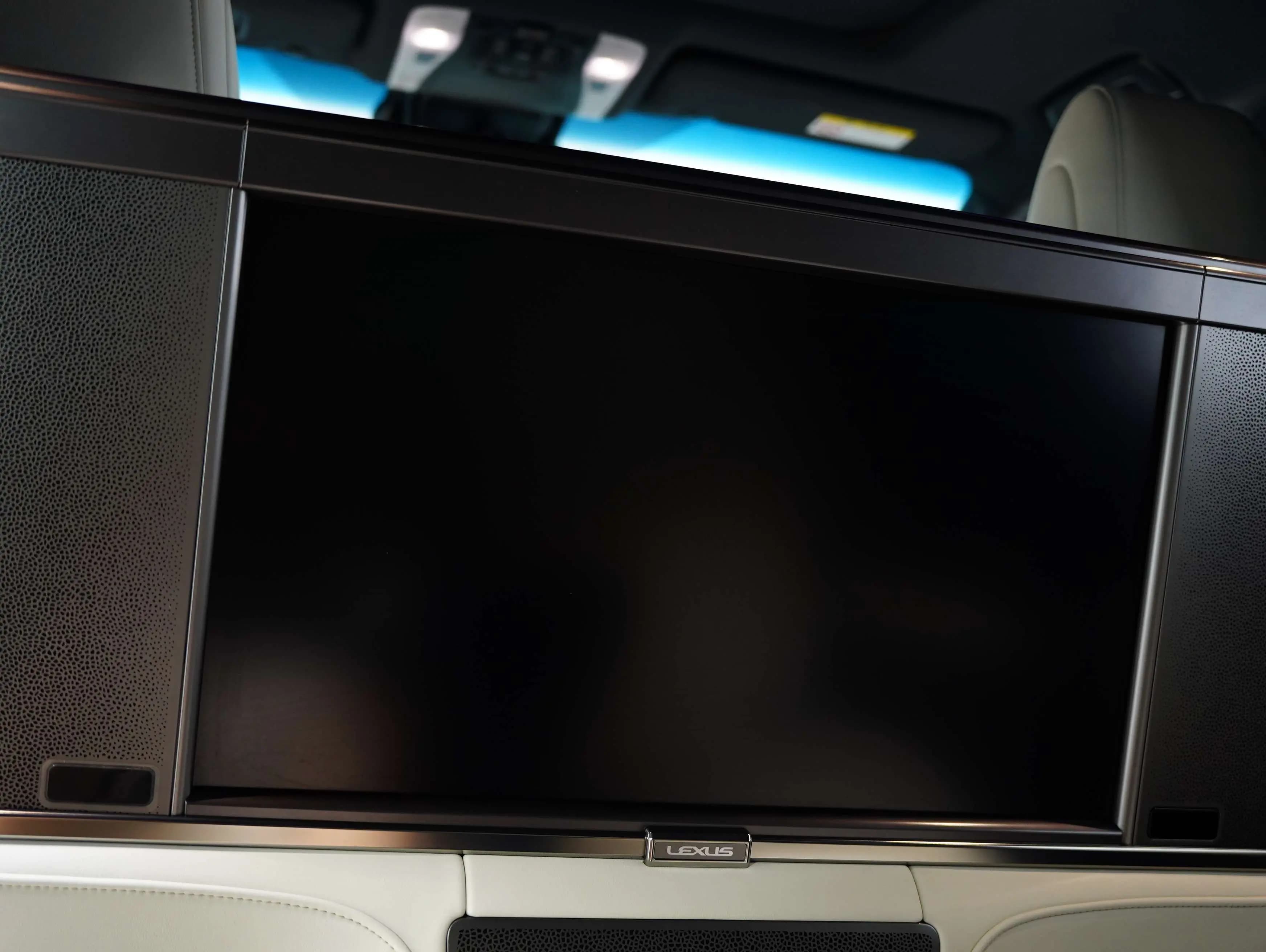 Lexus LM 2022 г. 136088 км. — фото 30