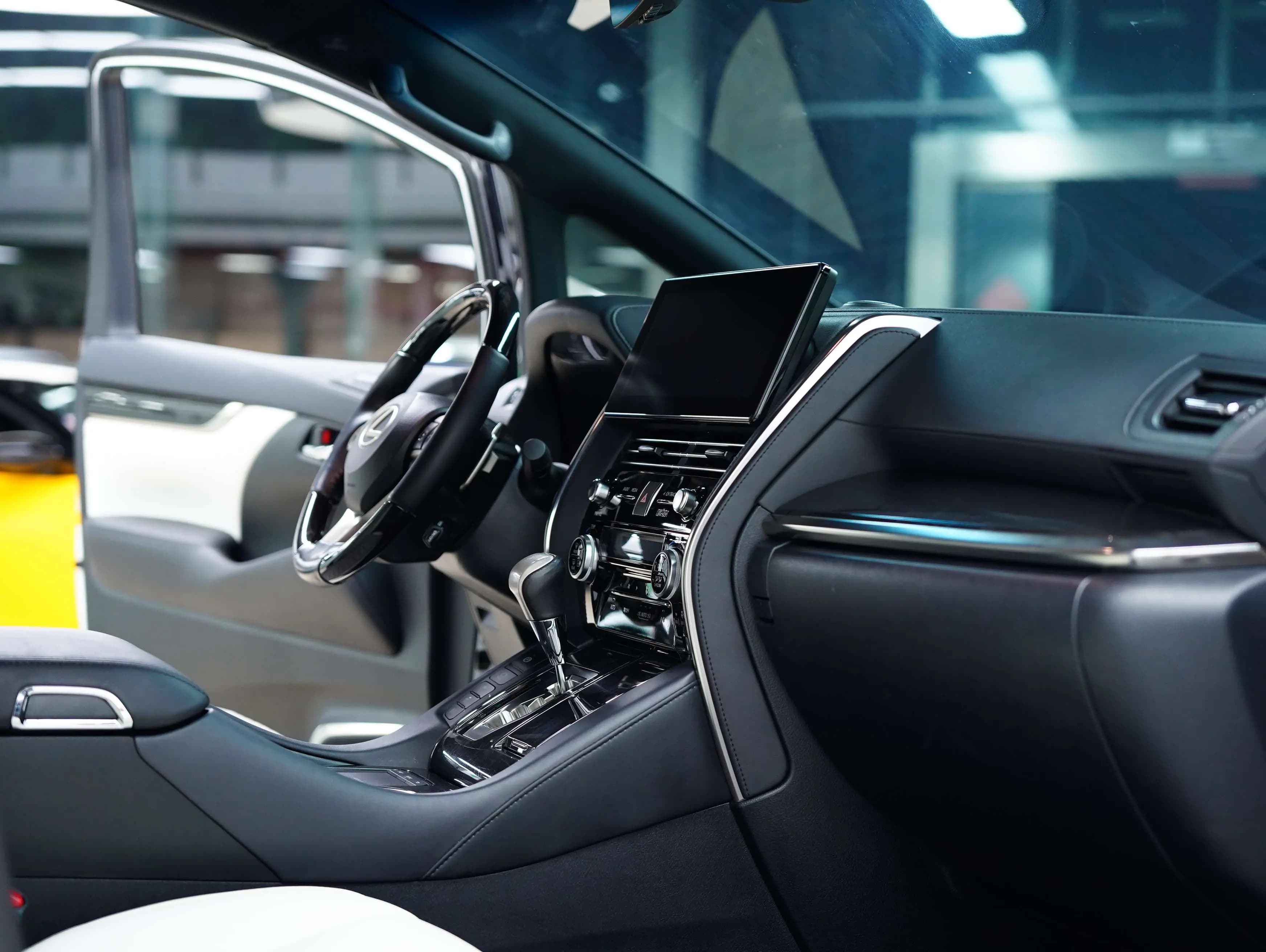 Lexus LM 2022 г. 136088 км. — фото 31