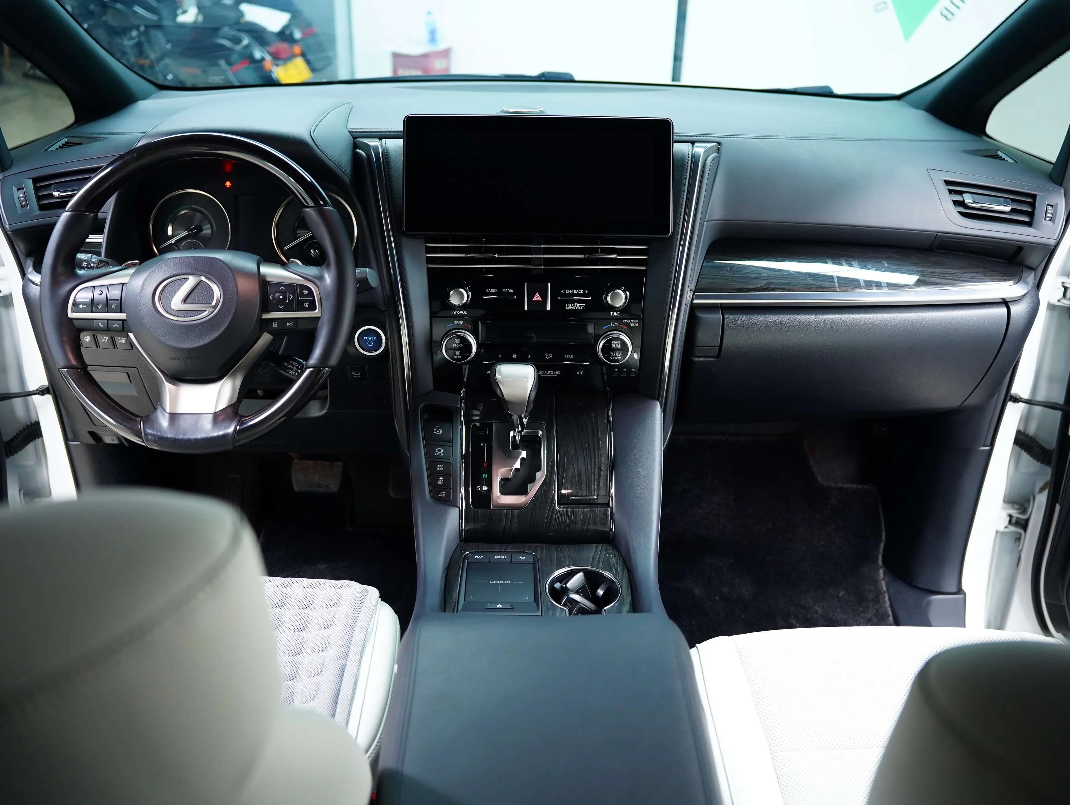 Lexus LM 2022 г. 136088 км. — фото 33