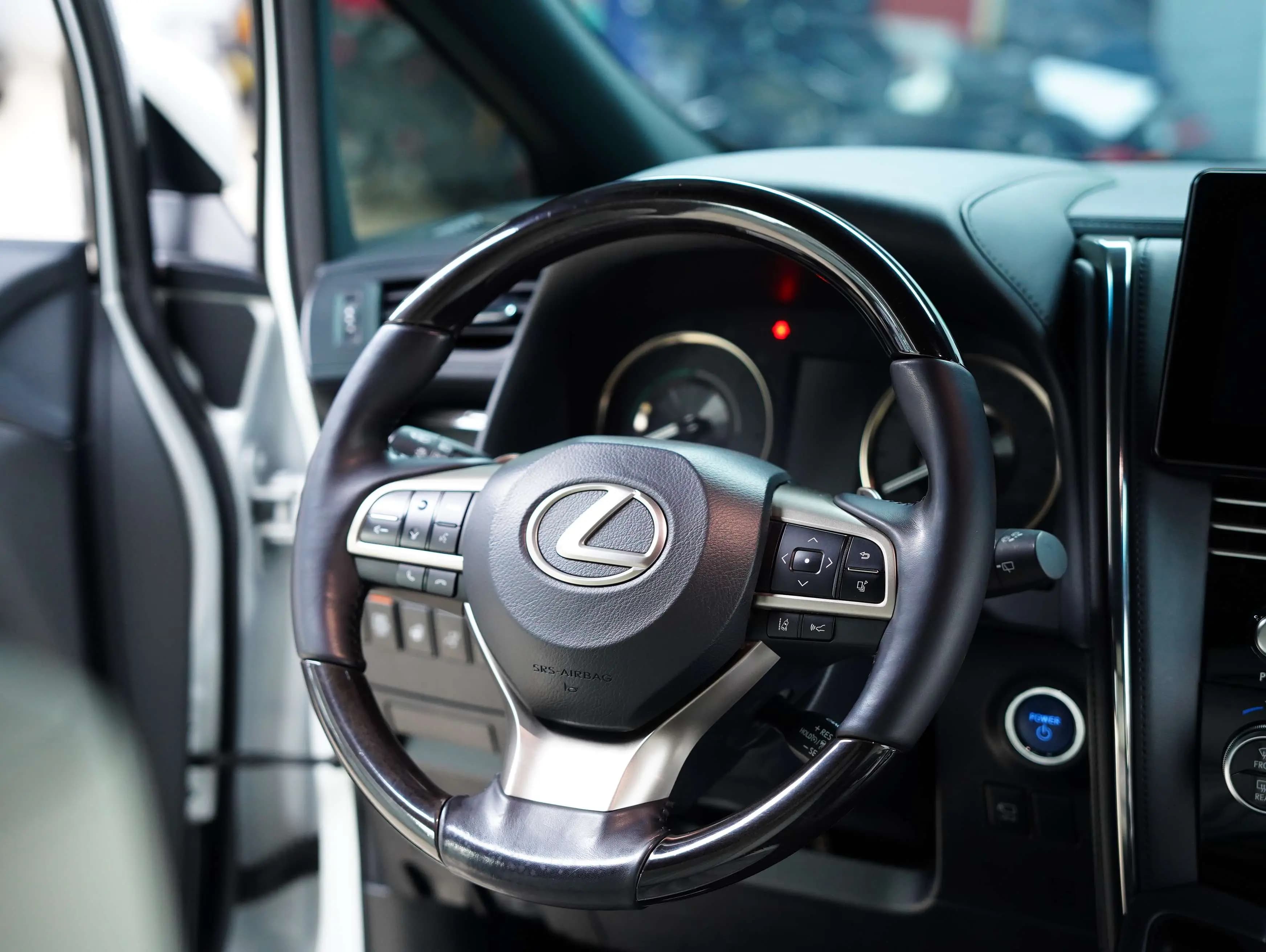 Lexus LM 2022 г. 136088 км. — фото 35