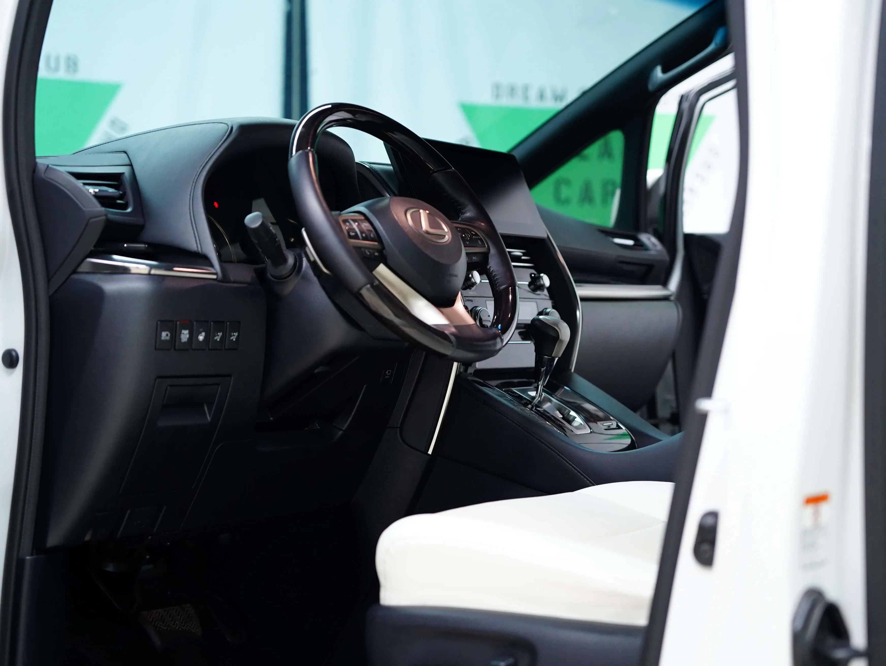 Lexus LM 2022 г. 136088 км. — фото 38