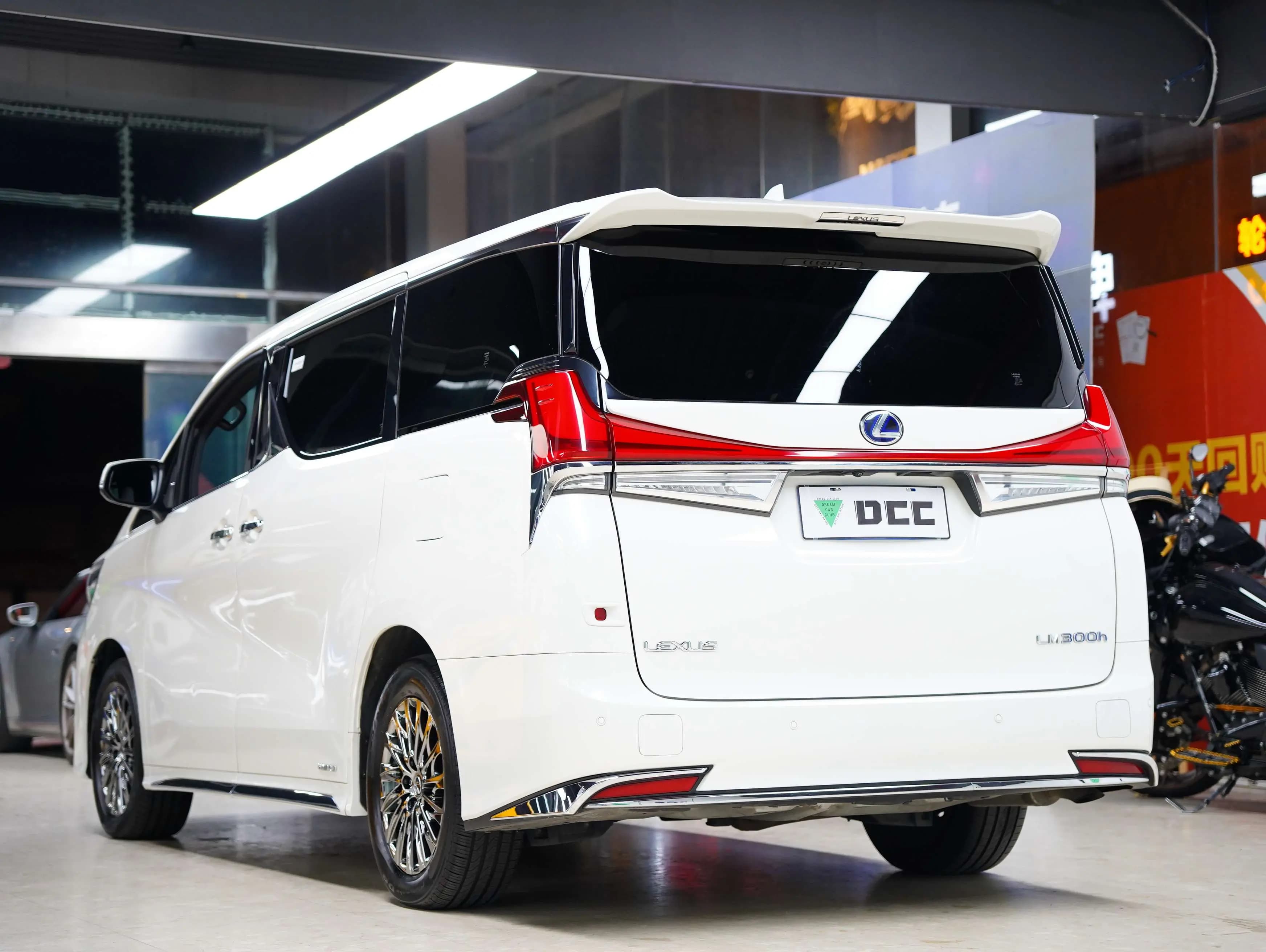 Lexus LM 2022 г. 136088 км. — фото 5