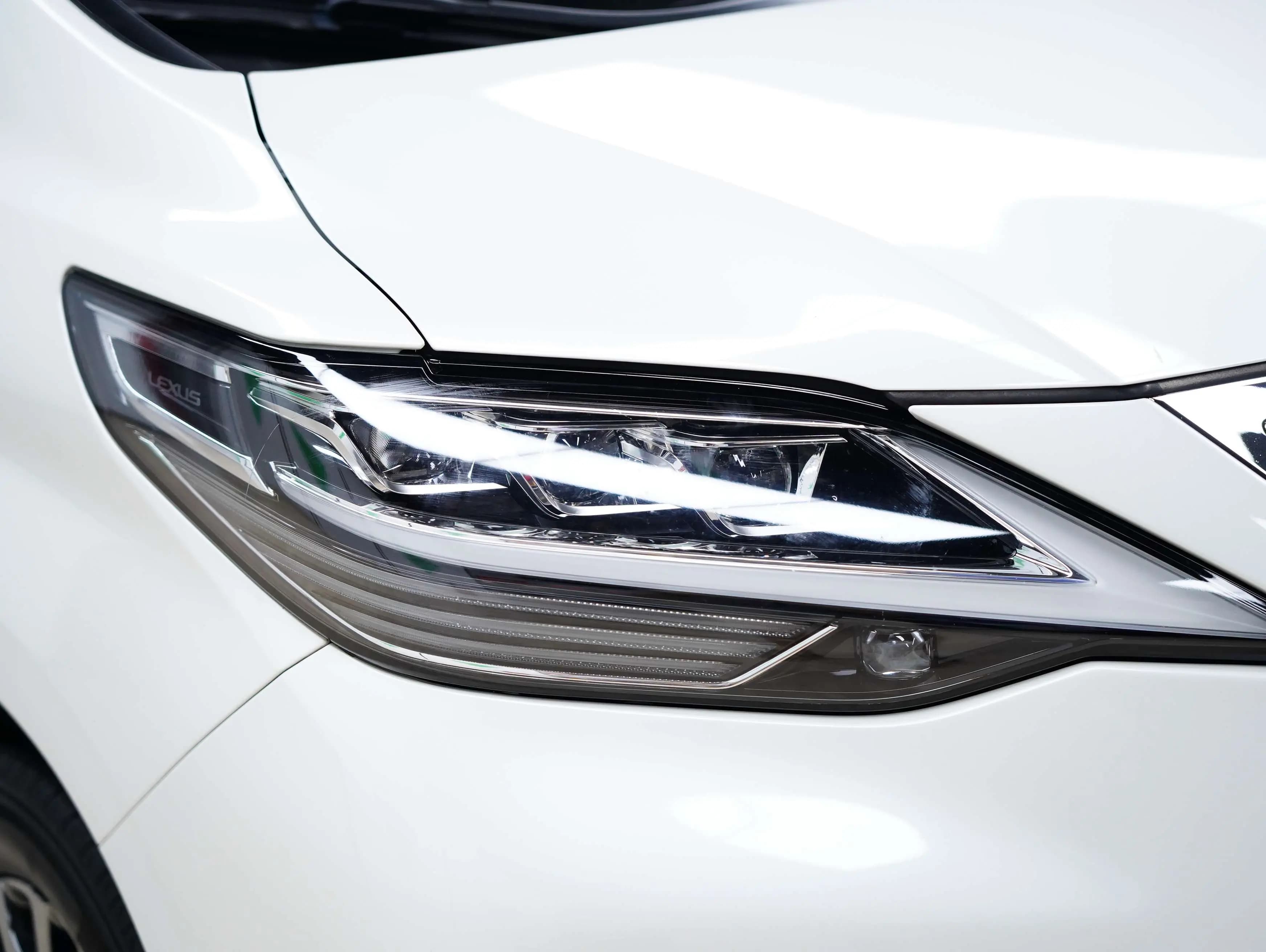 Lexus LM 2022 г. 136088 км. — фото 8