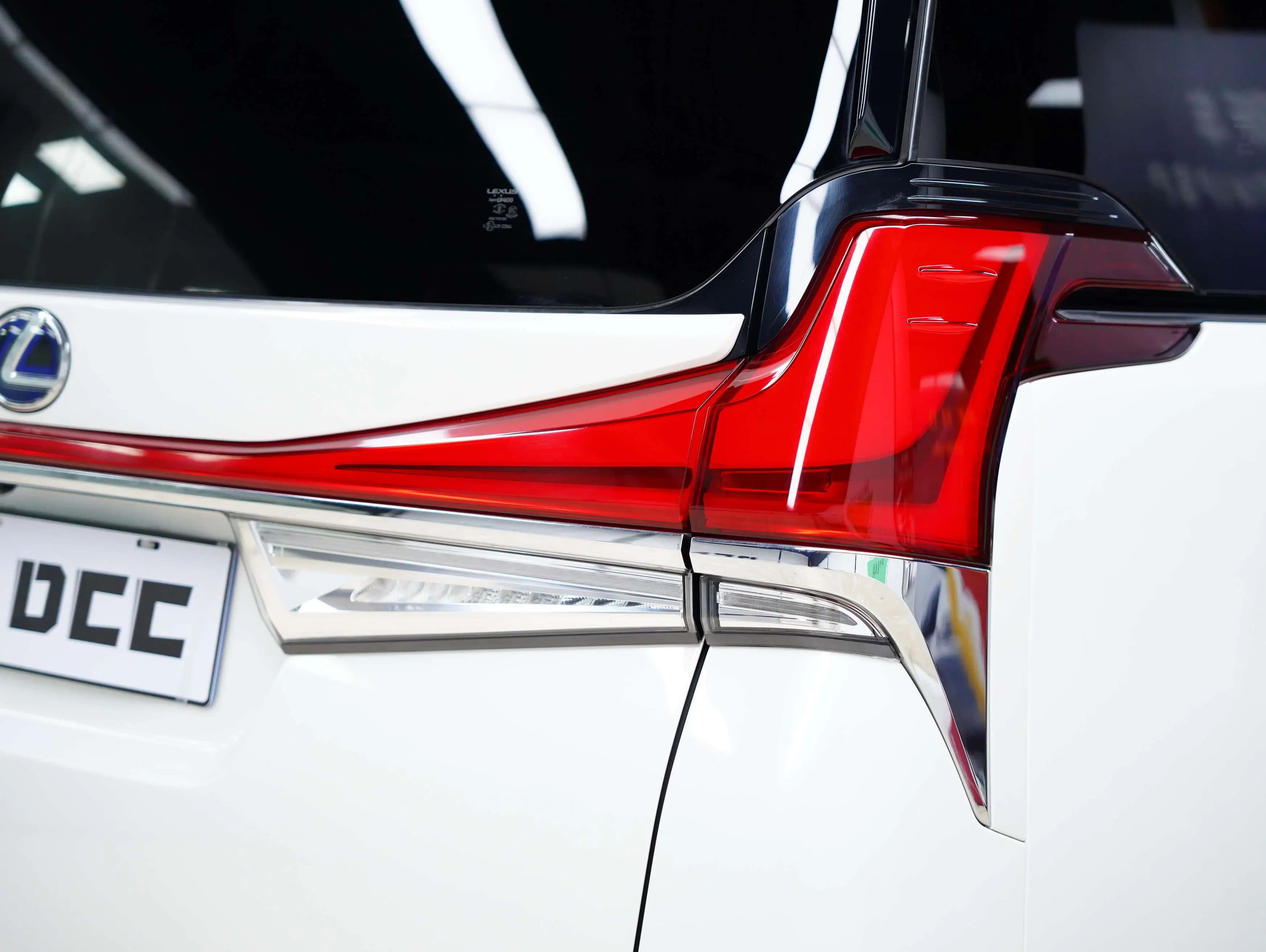 Lexus LM 2022 г. 136088 км. — фото 9