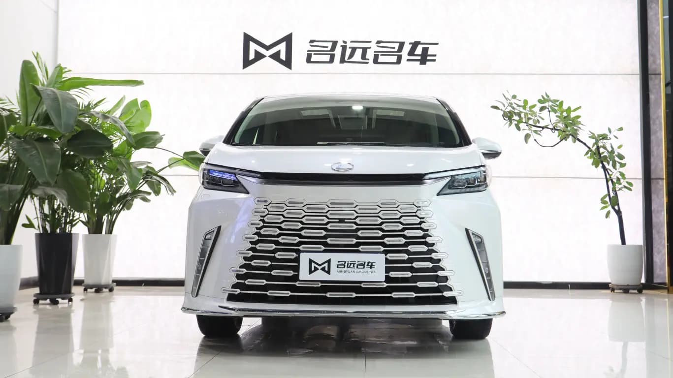 Lexus LM 2024 г. 12089 км. — фото 2