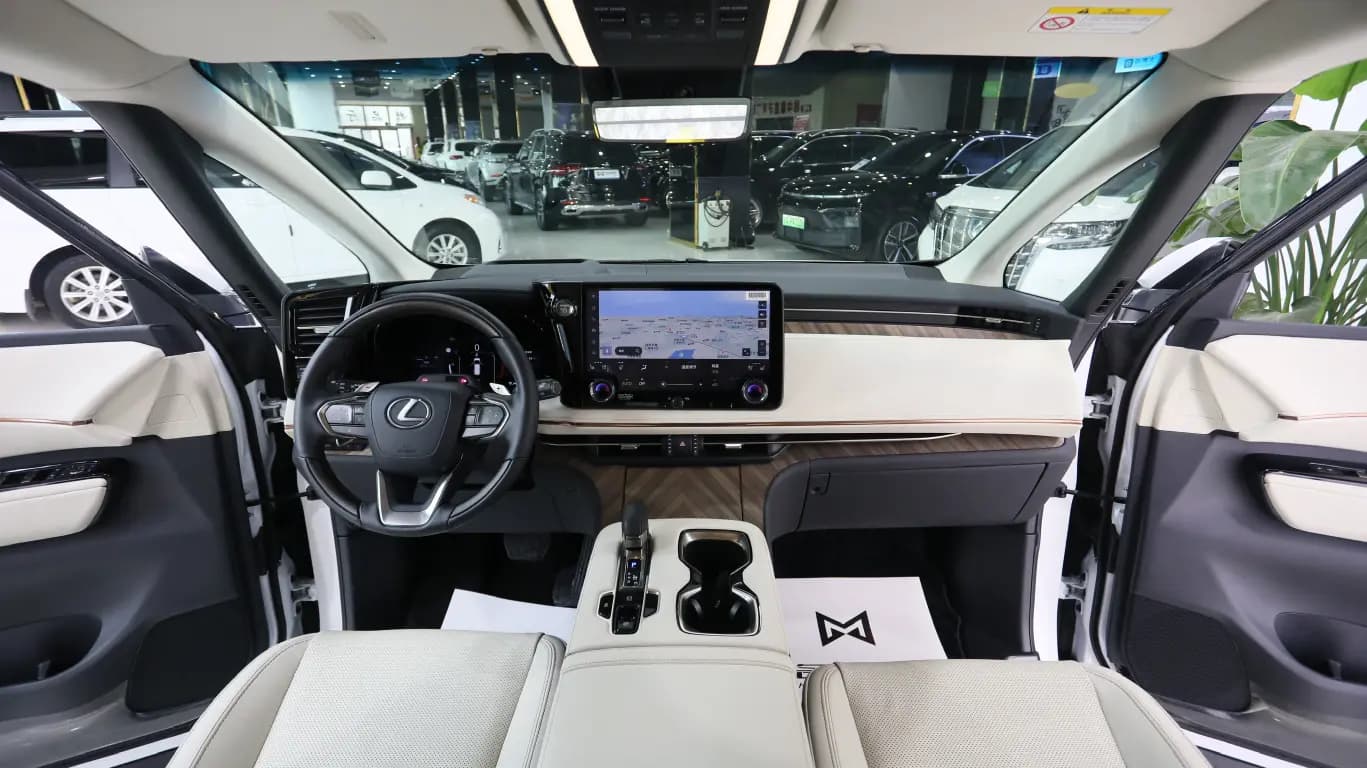 Lexus LM 2024 г. 12089 км. — фото 16
