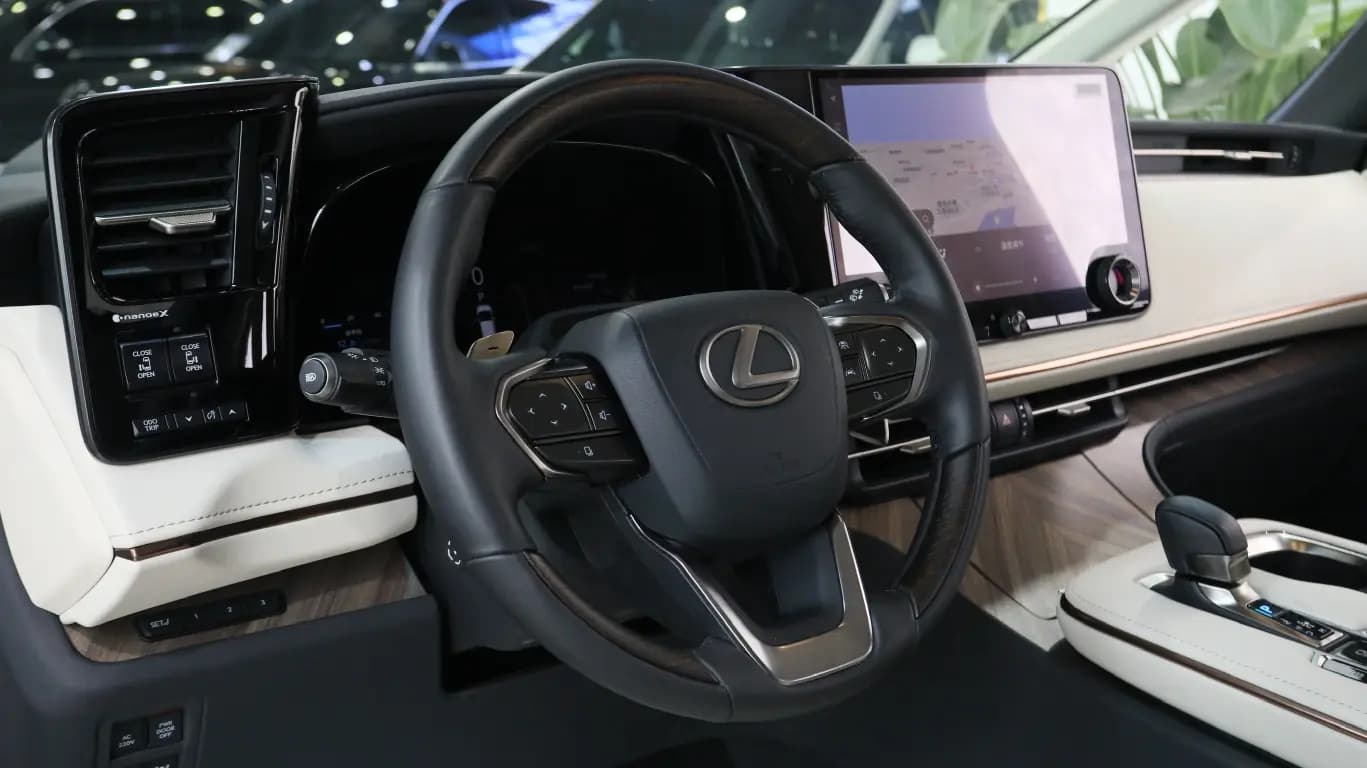 Lexus LM 2024 г. 12089 км. — фото 18
