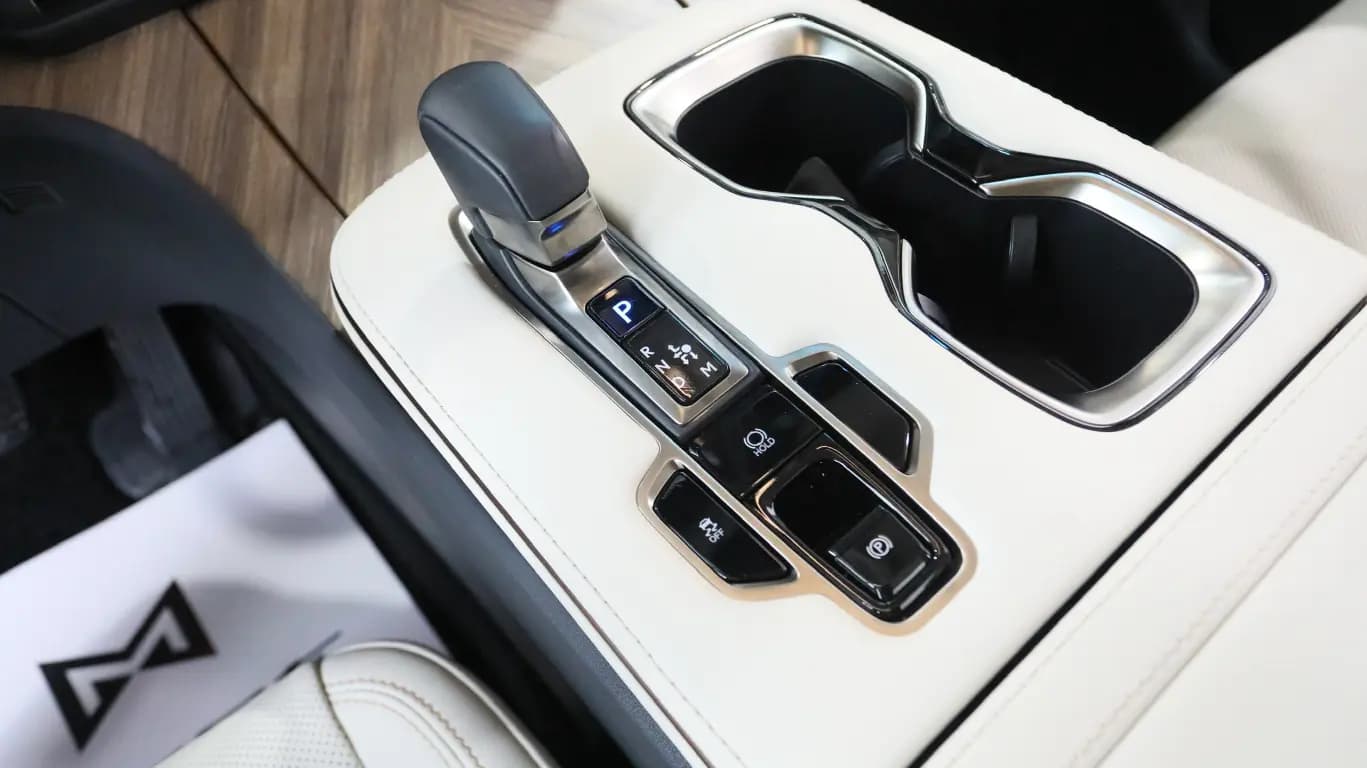 Lexus LM 2024 г. 12089 км. — фото 10