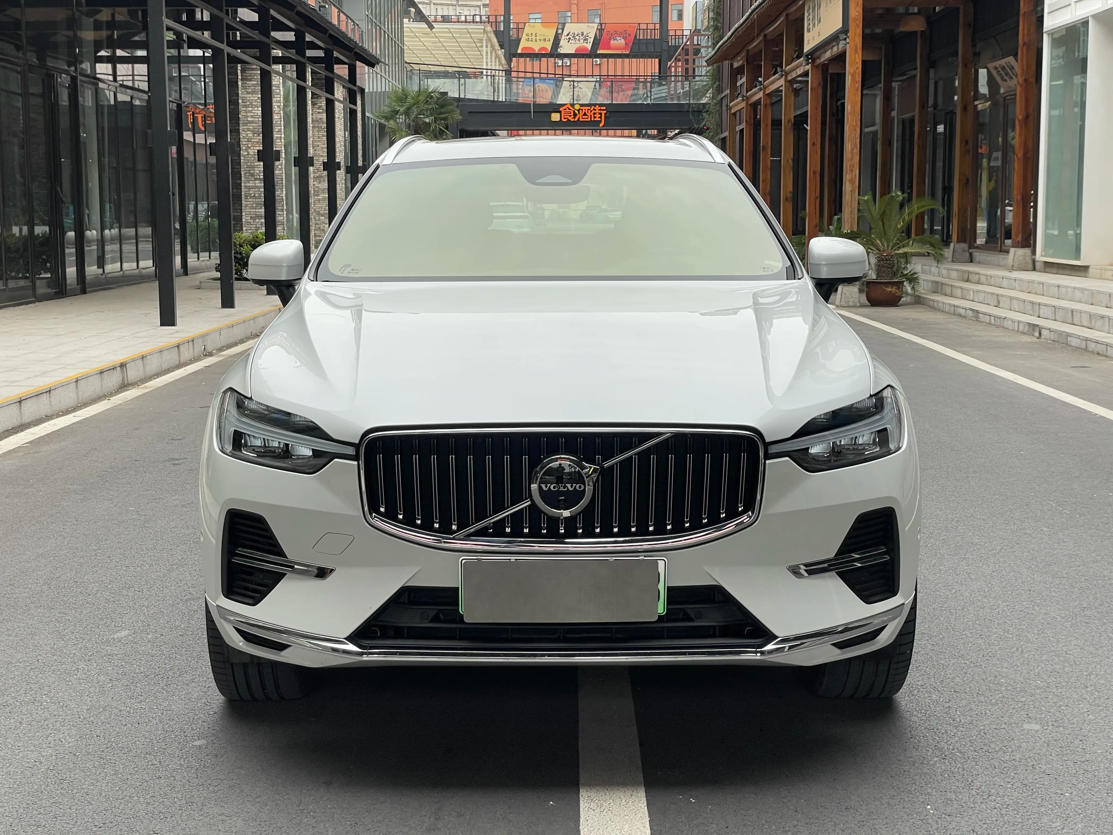 Volvo XC60 PHEV 2024 г. 12360 км. — фото 2
