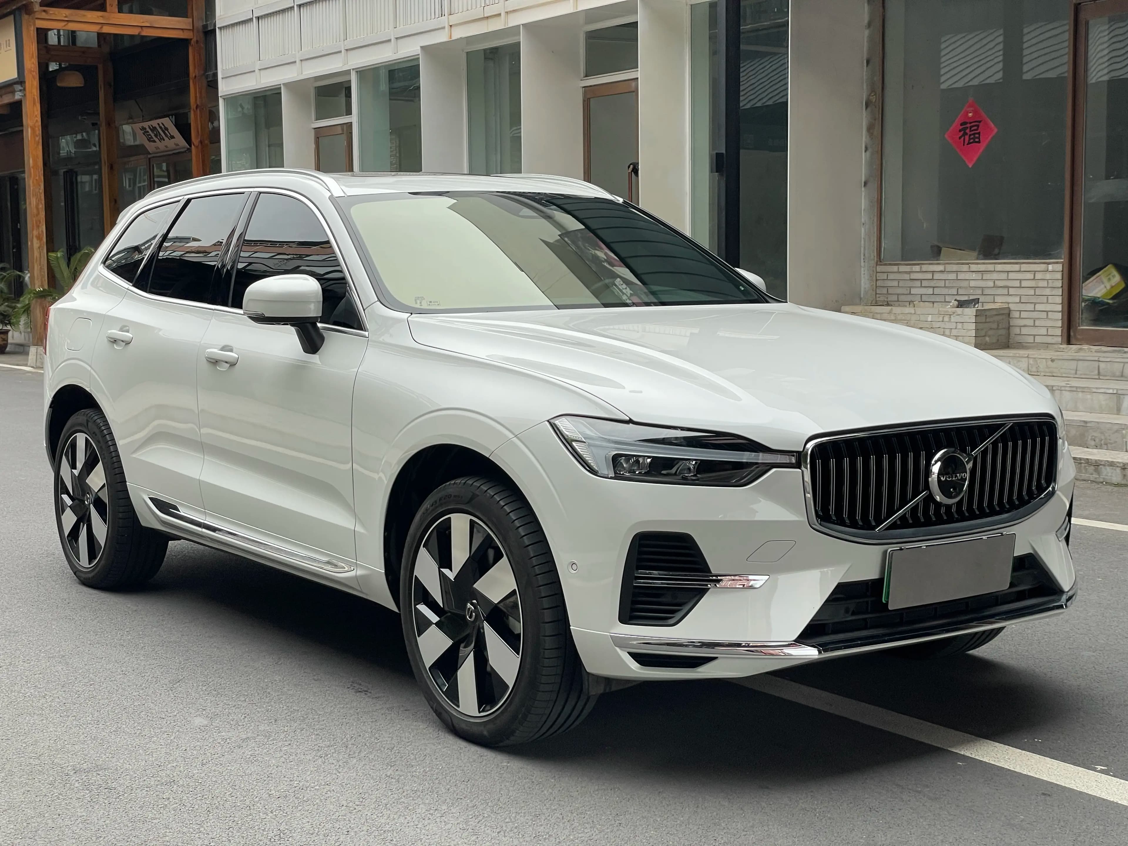 Volvo XC60 PHEV 2024 г. 12360 км. — фото 3
