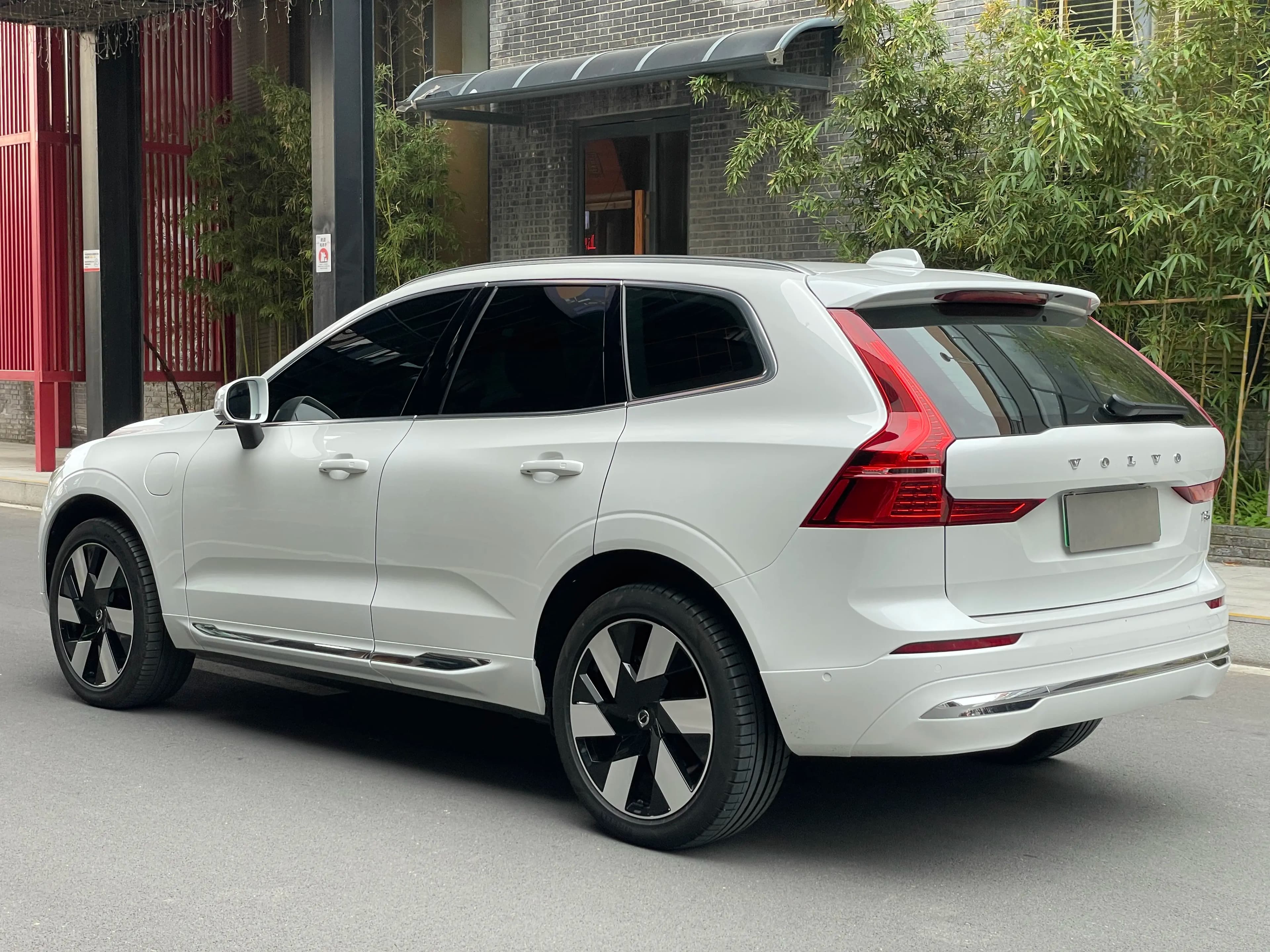 Volvo XC60 PHEV 2024 г. 12360 км. — фото 4