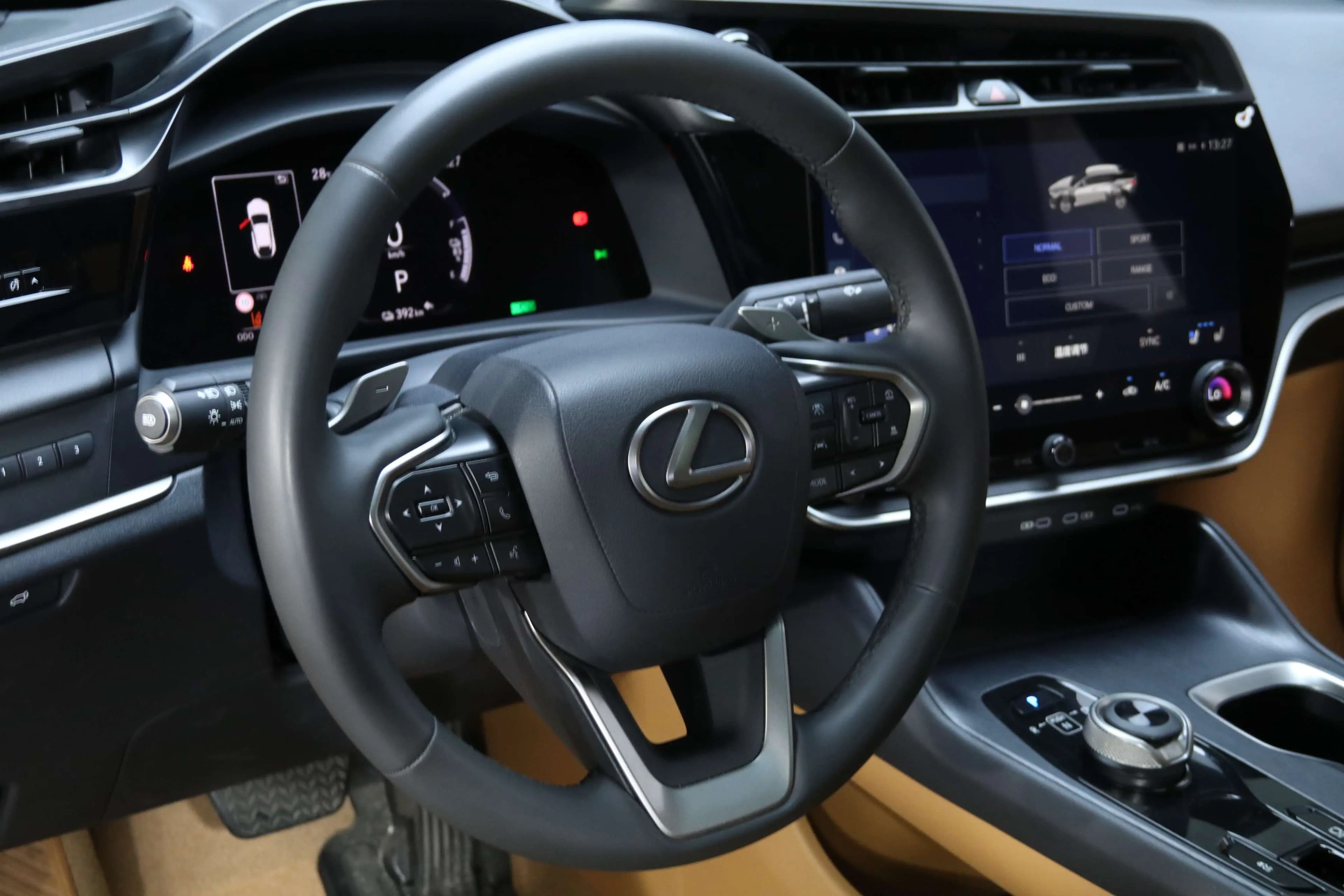 Lexus RZ 2023 г. 30801 км. — фото 11