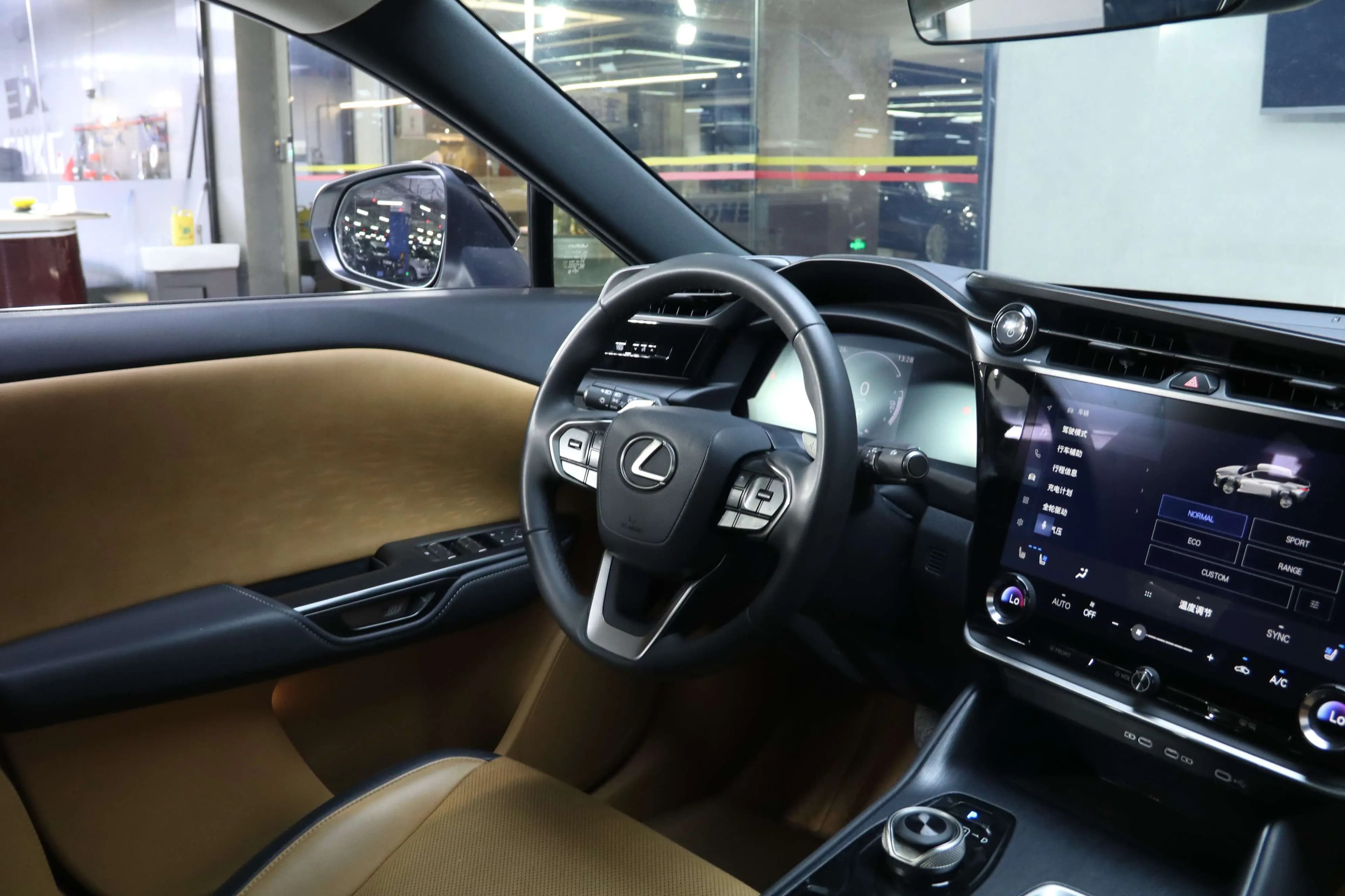 Lexus RZ 2023 г. 30801 км. — фото 15