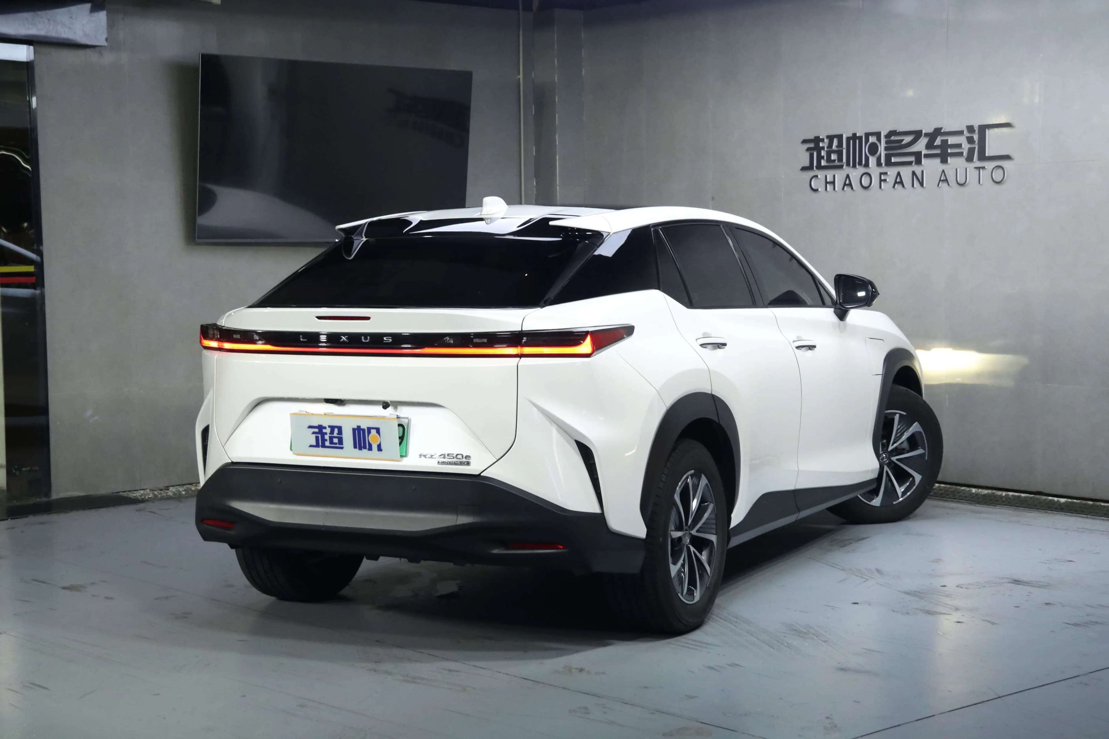 Lexus RZ 2023 г. 30801 км. — фото 5