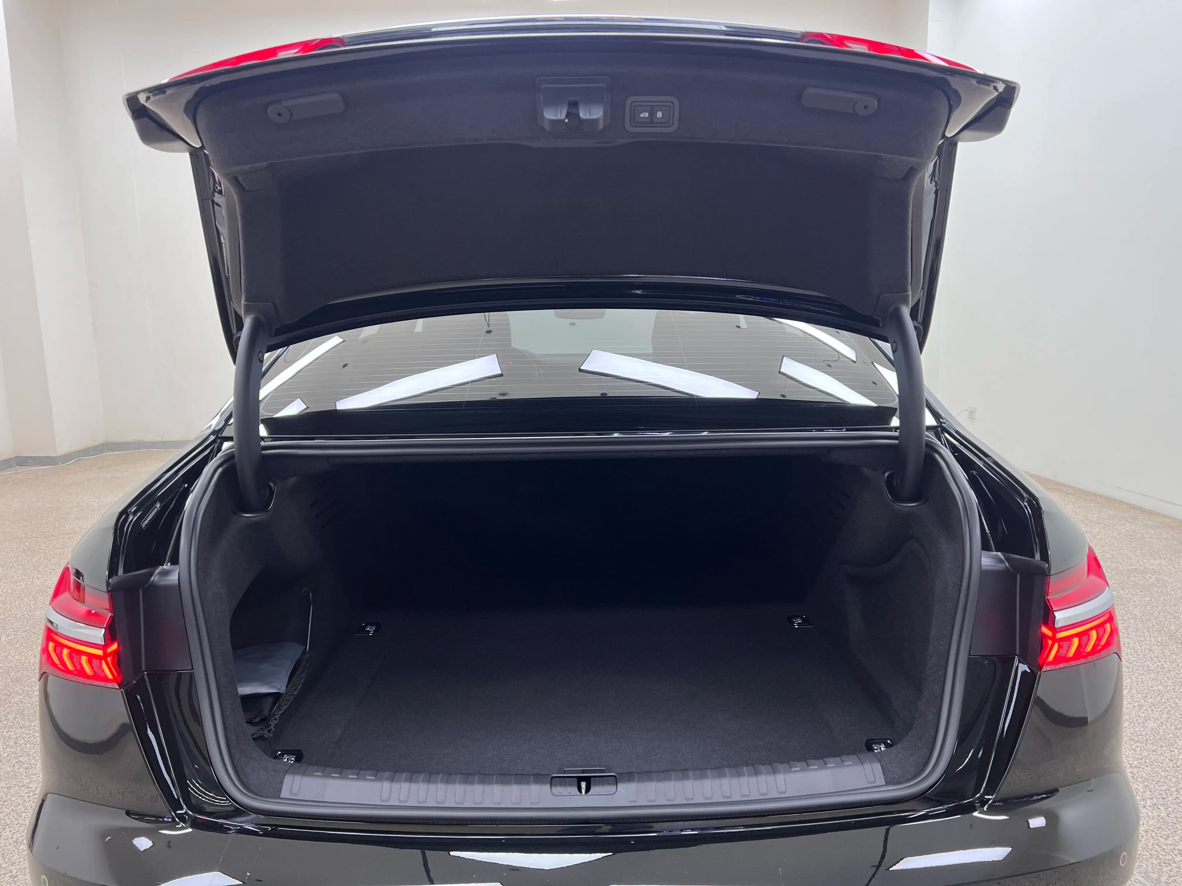 Audi A6L 2023 г. 39000 км. — фото 14