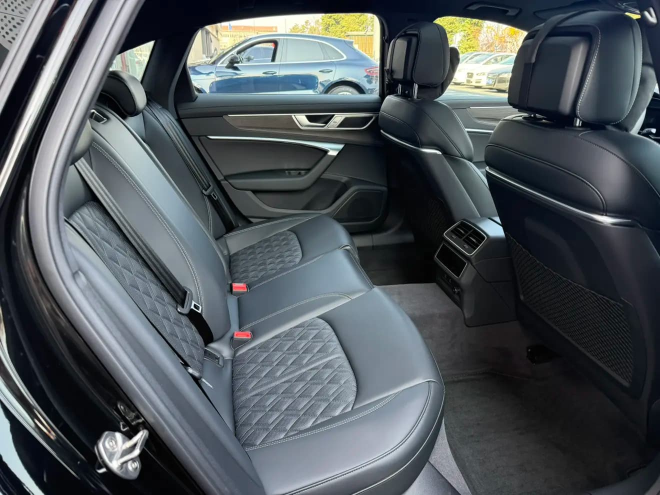 Audi A6L 2025 г. 3900 км. — фото 12
