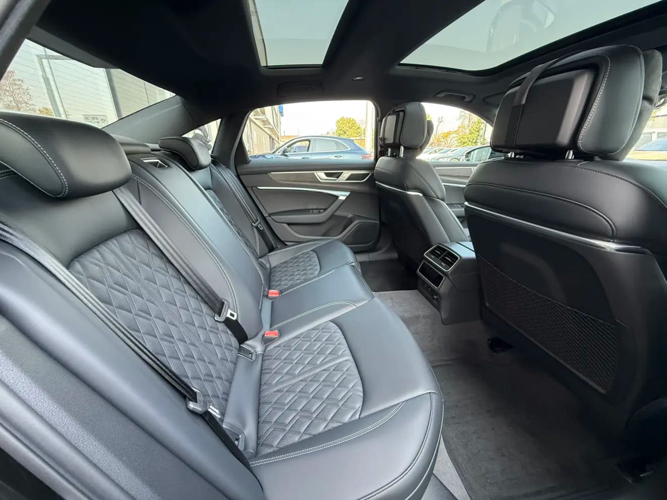 Audi A6L 2025 г. 3900 км. — фото 13