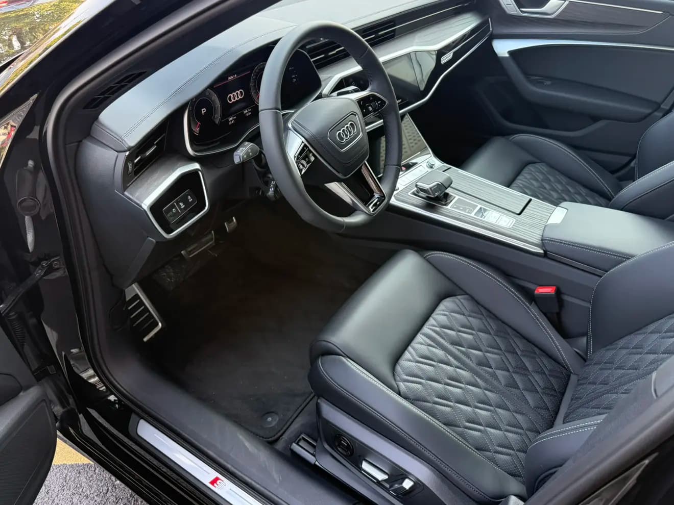 Audi A6L 2025 г. 3900 км. — фото 9