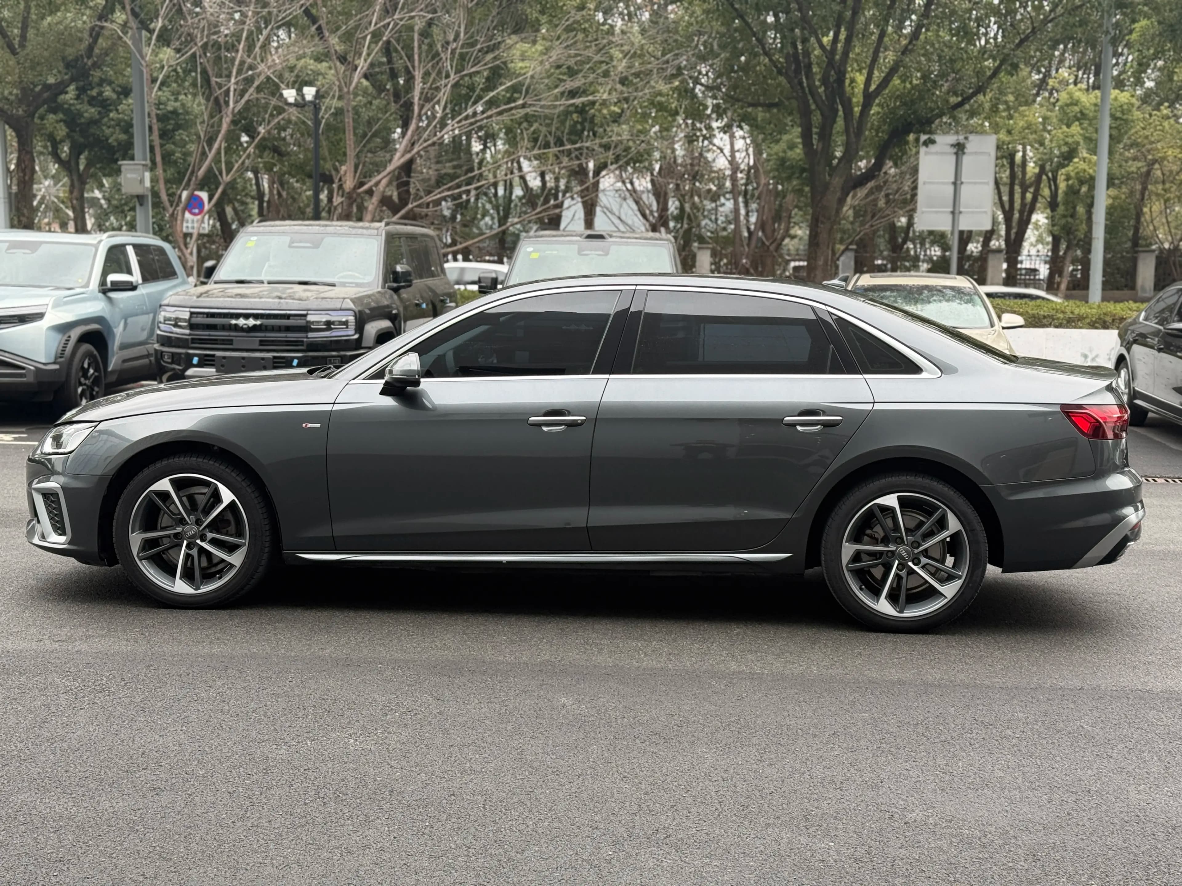 Audi A4L 2021 г. 41061 км. — фото 4