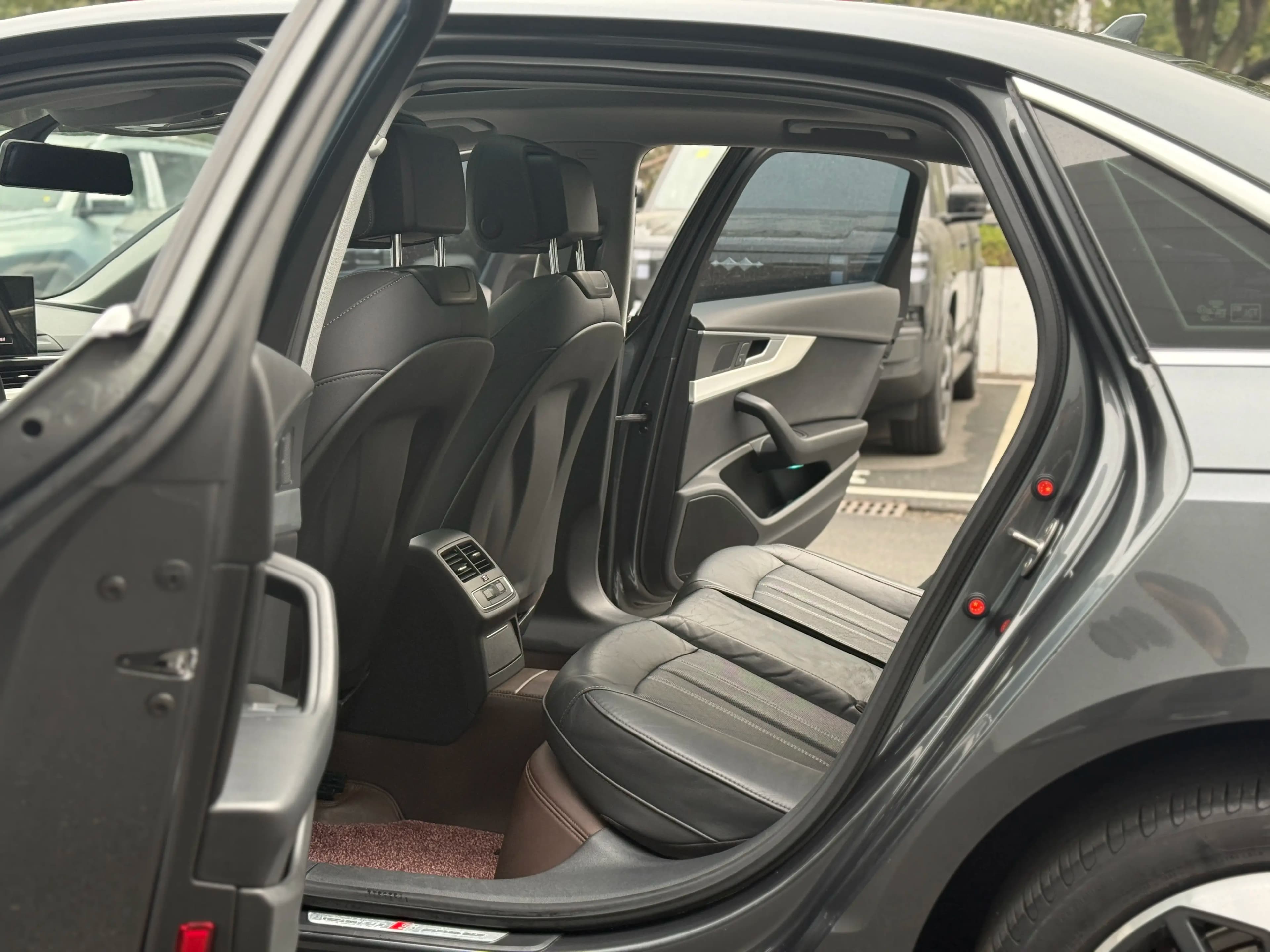 Audi A4L 2021 г. 41061 км. — фото 7