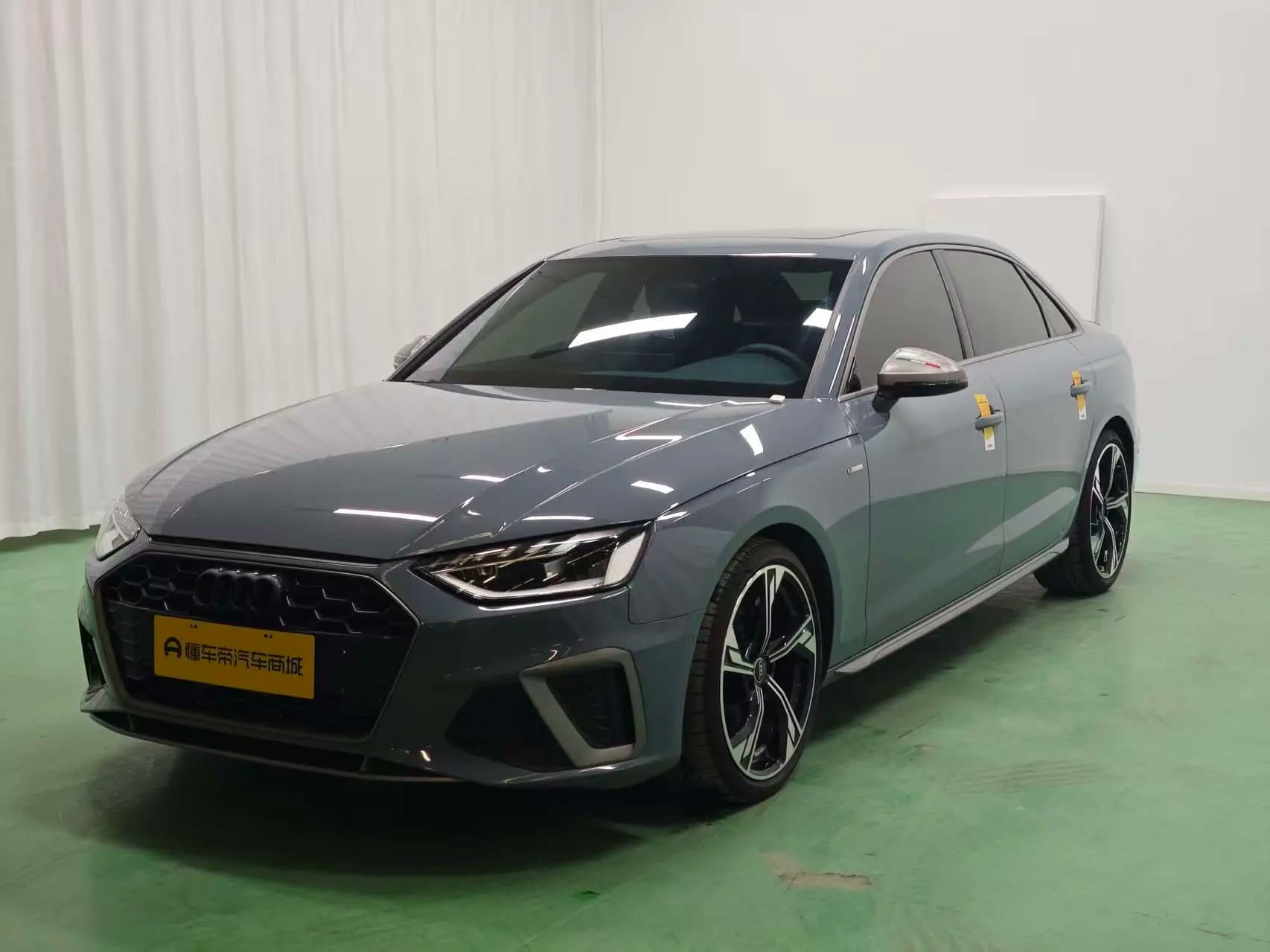 Audi A4L 2022 г. 34771 км.
