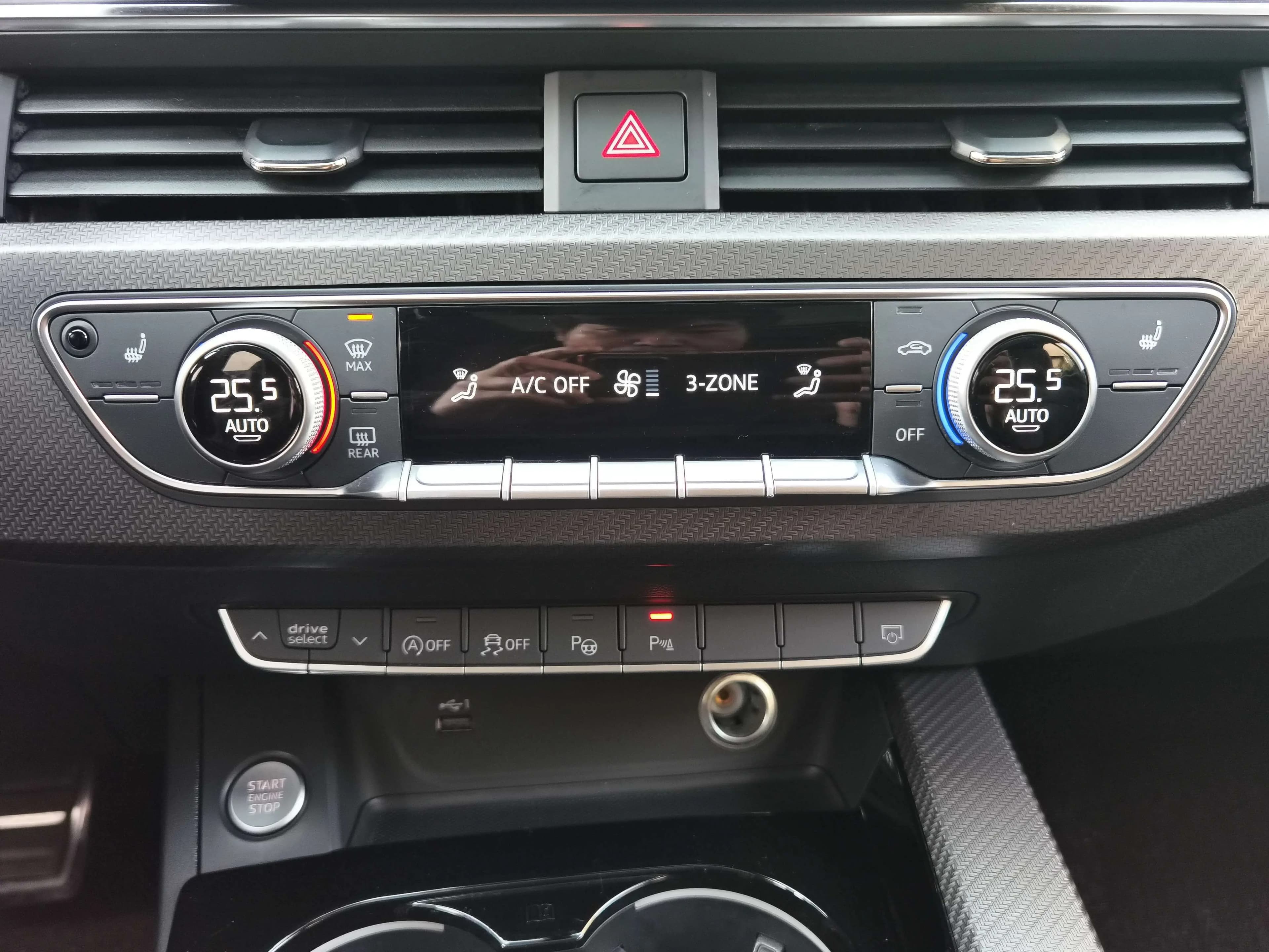 Audi A4L 2022 г. 49022 км. — фото 10