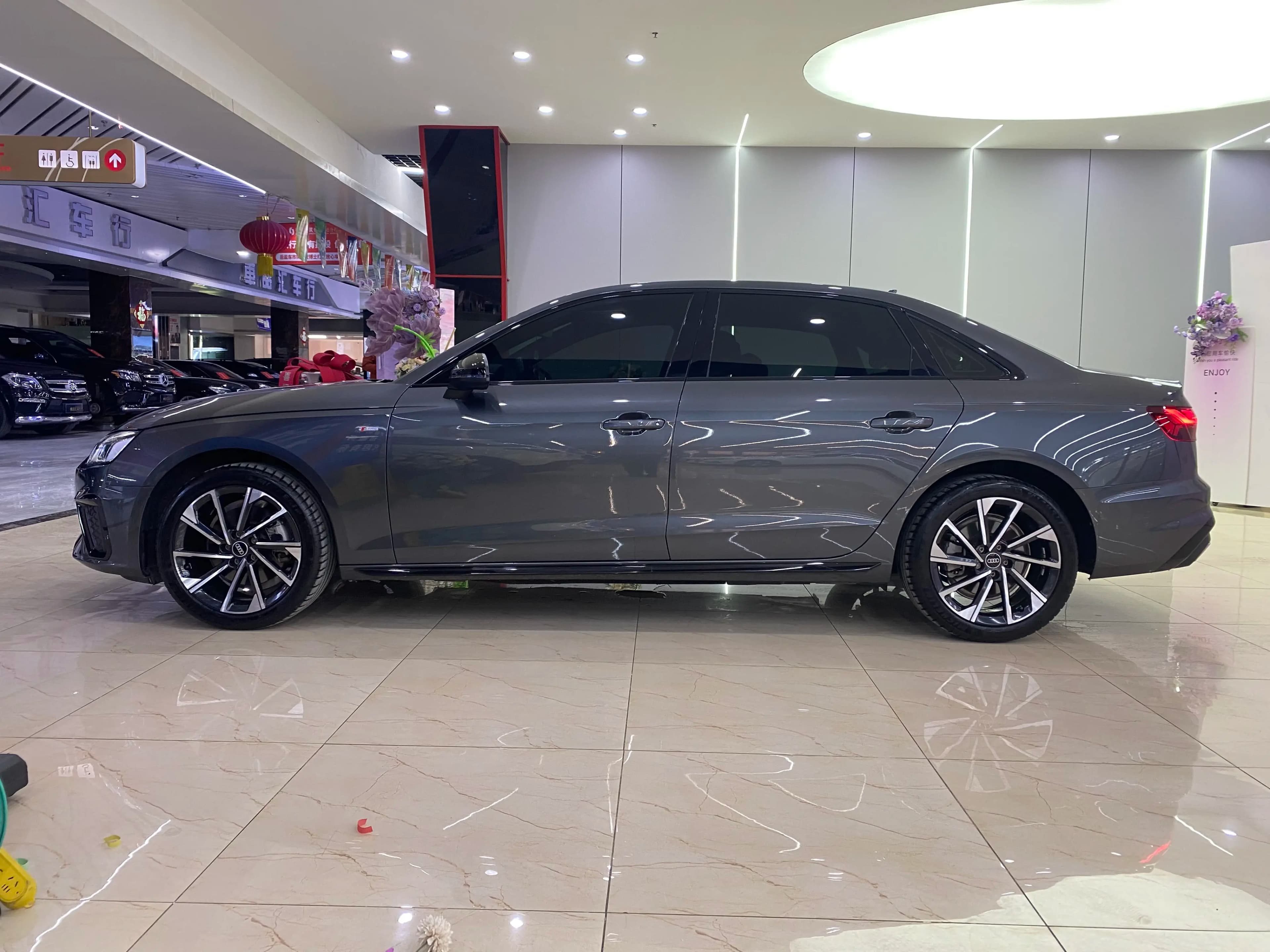 Audi A4L 2023 г. 27015 км. — фото 3