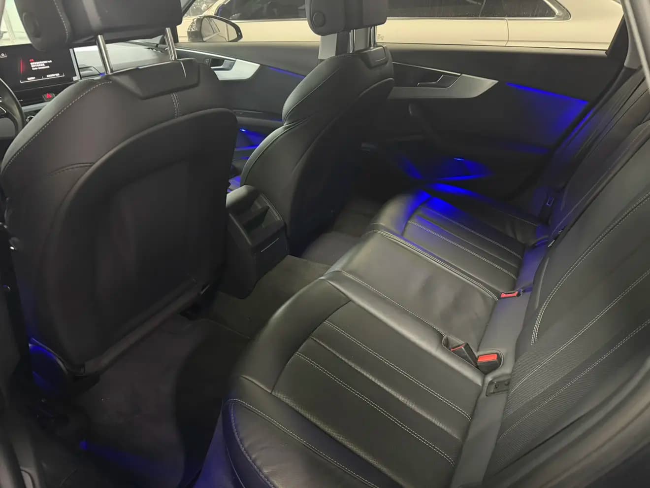 Audi A4L 2022 г. 36014 км. — фото 10