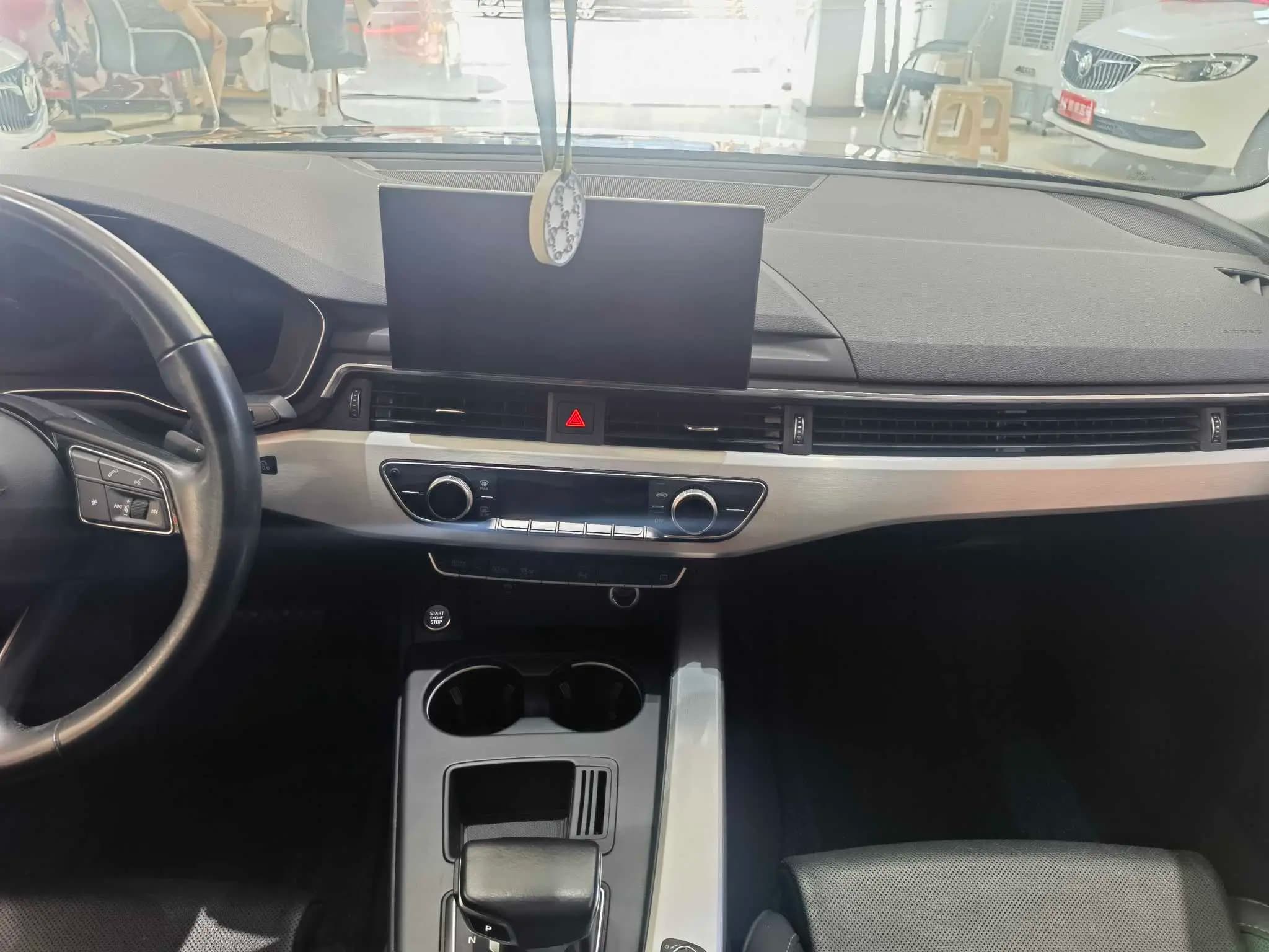 Audi A4L 2022 г. 76119 км. — фото 11