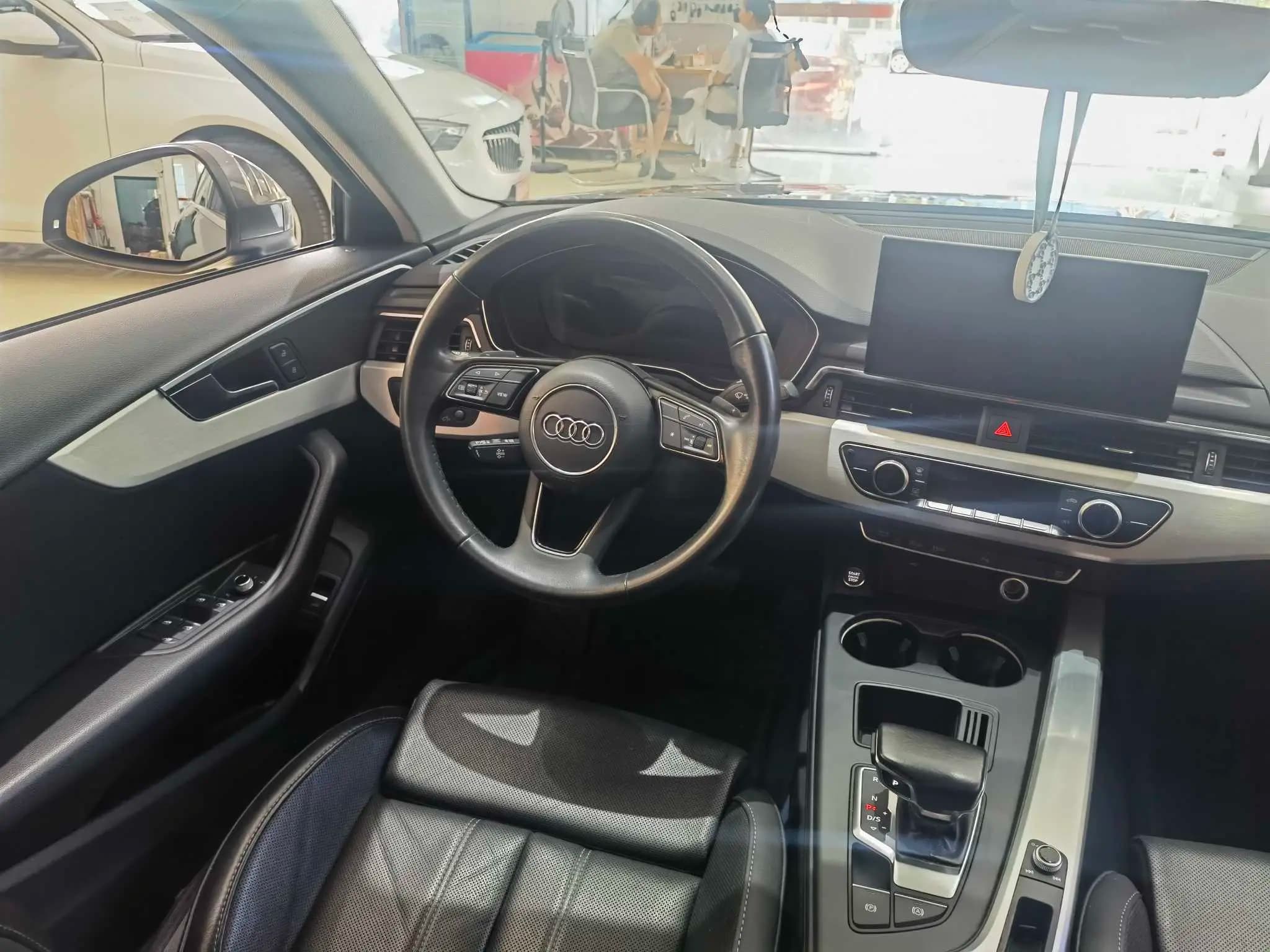 Audi A4L 2022 г. 76119 км. — фото 14