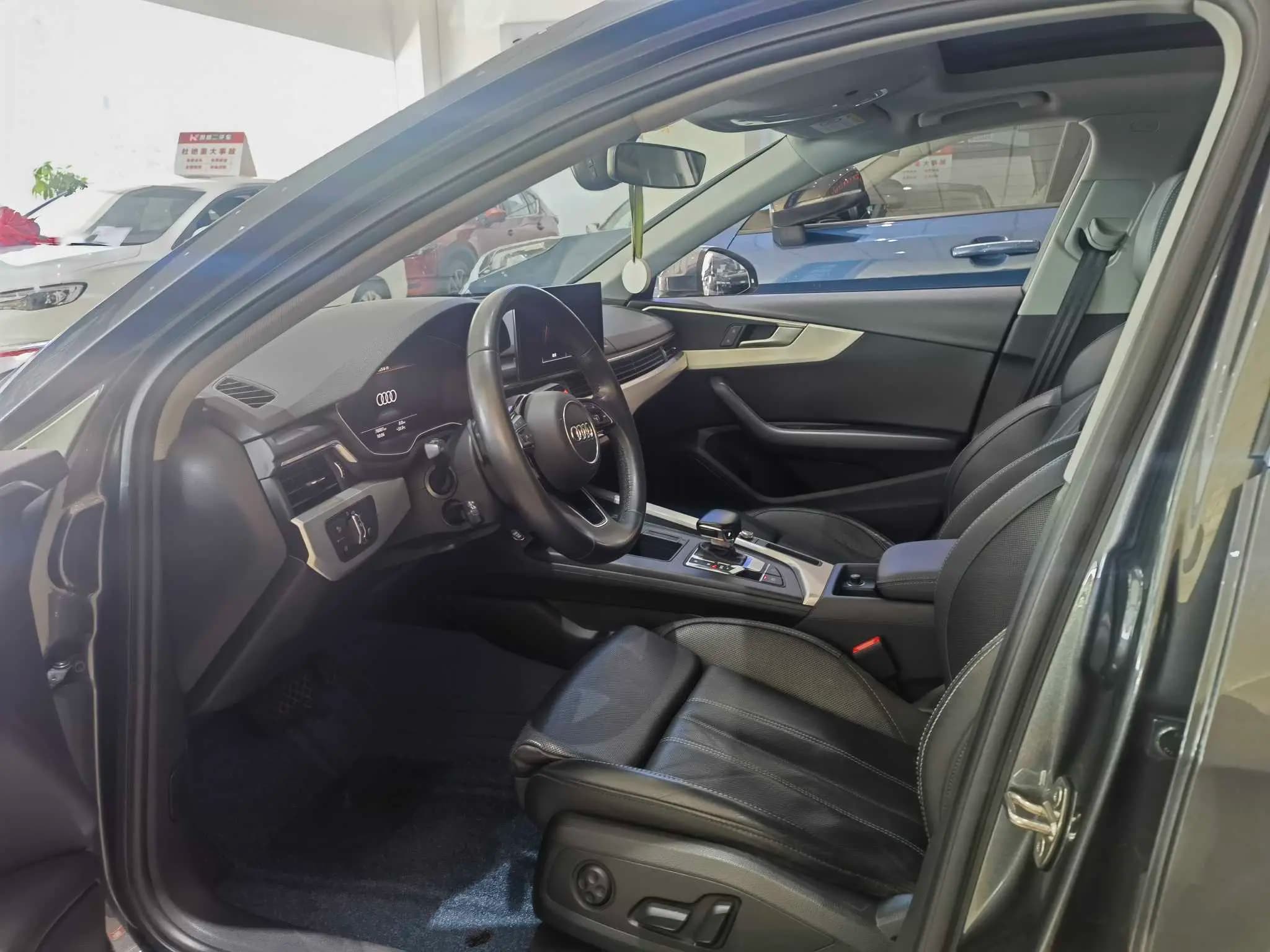 Audi A4L 2022 г. 76119 км. — фото 15