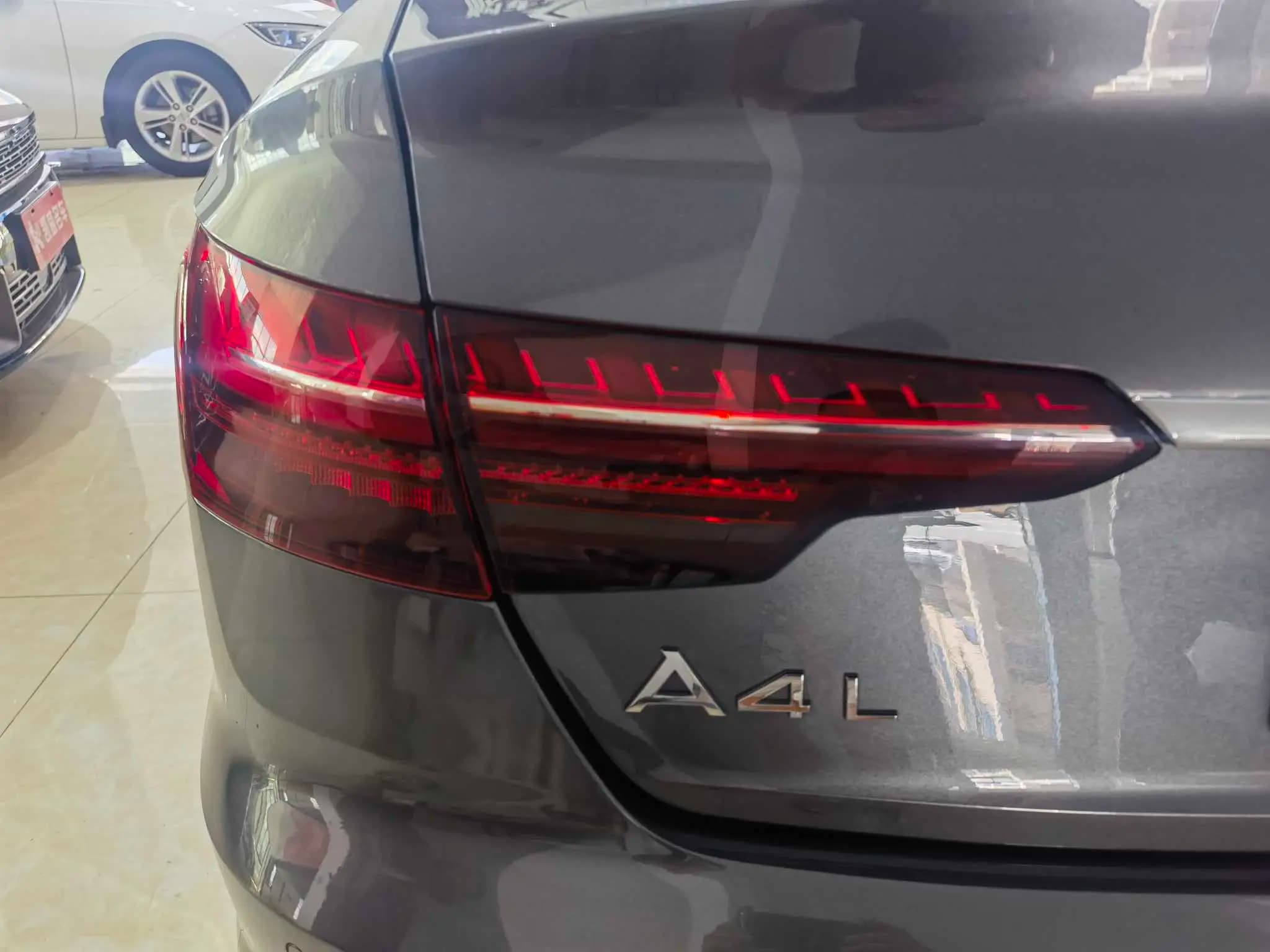 Audi A4L 2022 г. 76119 км. — фото 7