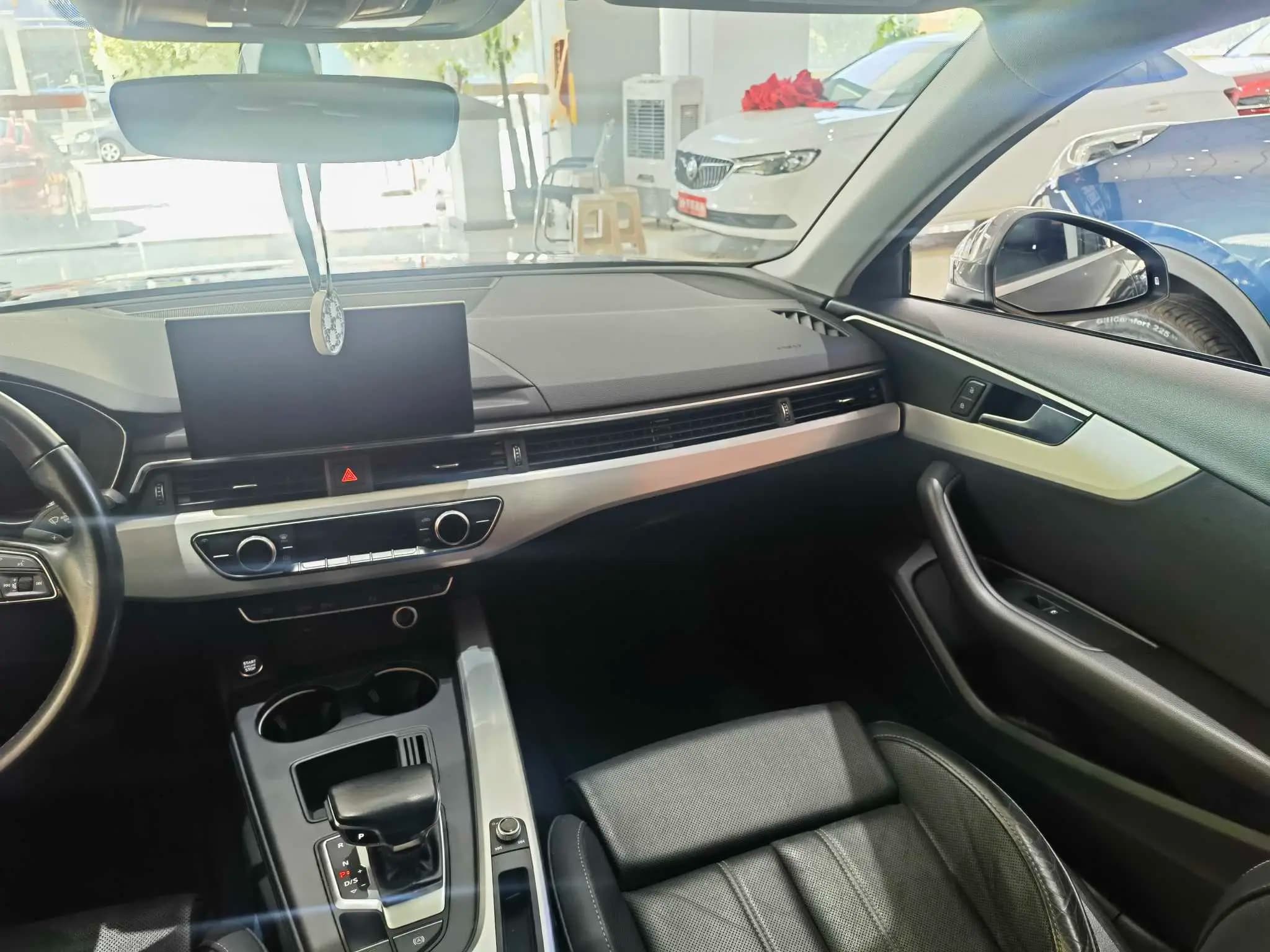 Audi A4L 2022 г. 76119 км. — фото 8