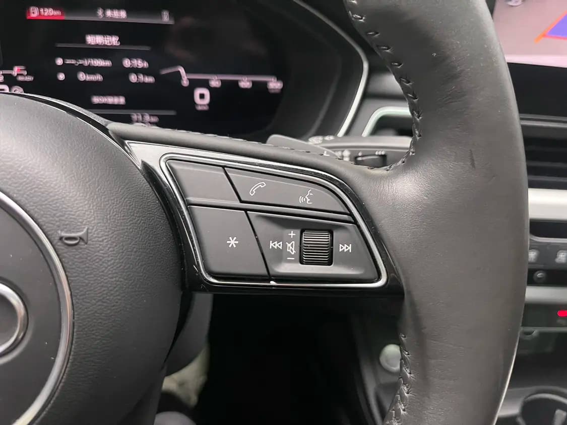 Audi A4L 2021 г. 59012 км. — фото 14