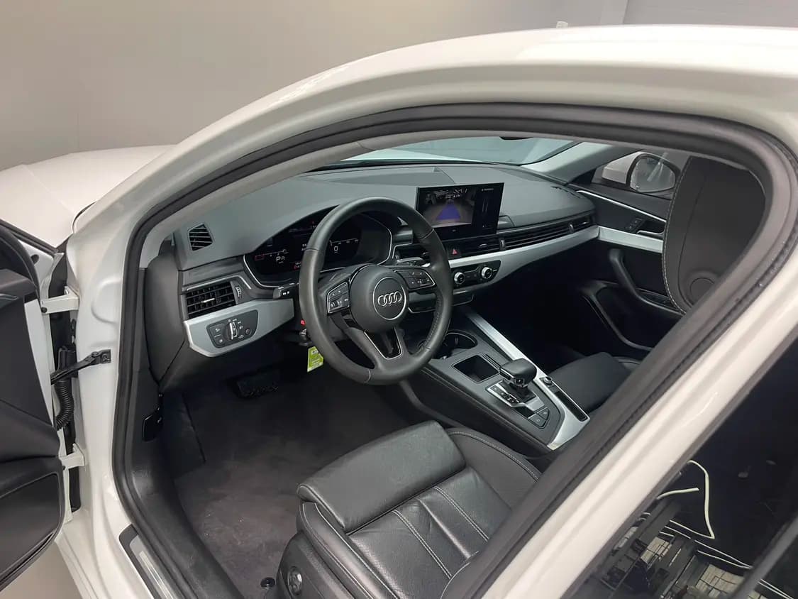 Audi A4L 2021 г. 59012 км. — фото 15