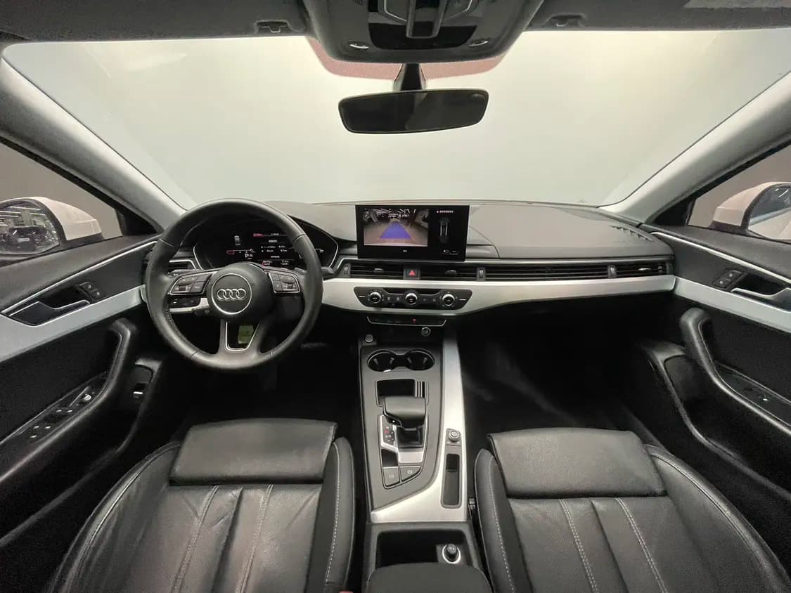 Audi A4L 2021 г. 59012 км. — фото 9