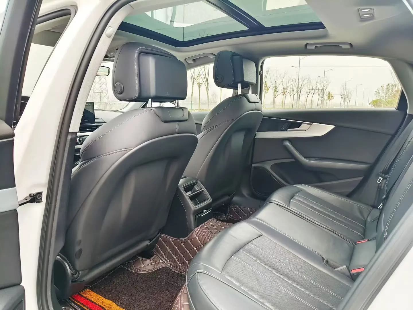 Audi A4L 2023 г. 70139 км. — фото 9