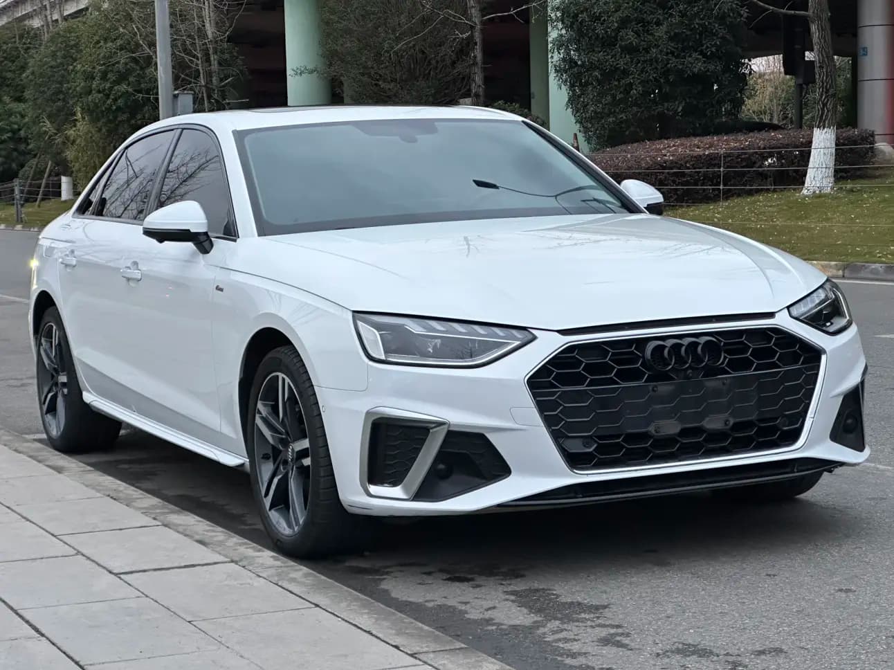 Audi A4L 2021 г. 89538 км. — фото 3