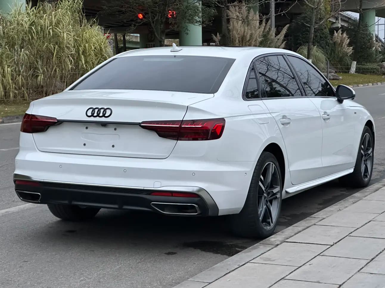 Audi A4L 2021 г. 89538 км. — фото 6